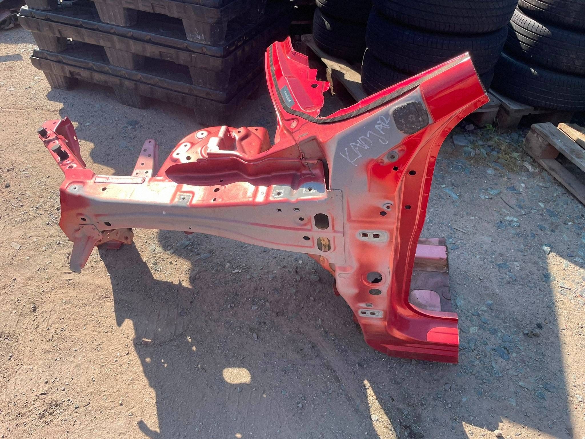 quarter front side left Renault Kadjar TENNP