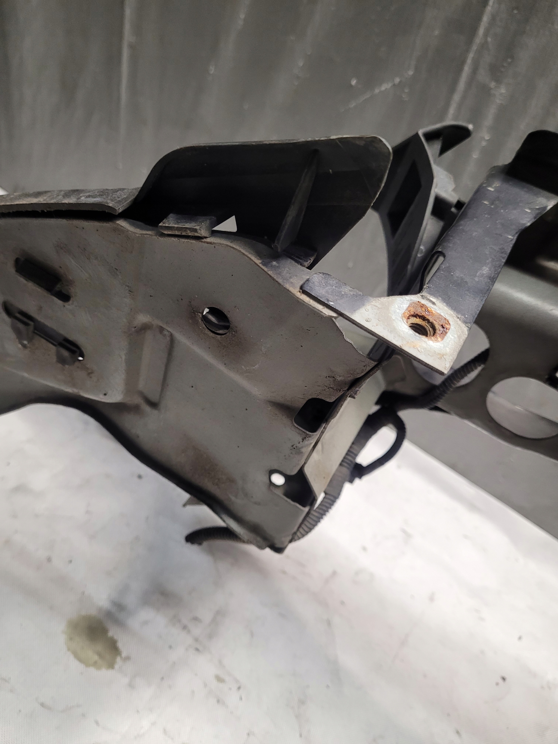 support panel for radiators upper pillar VOLVO V50