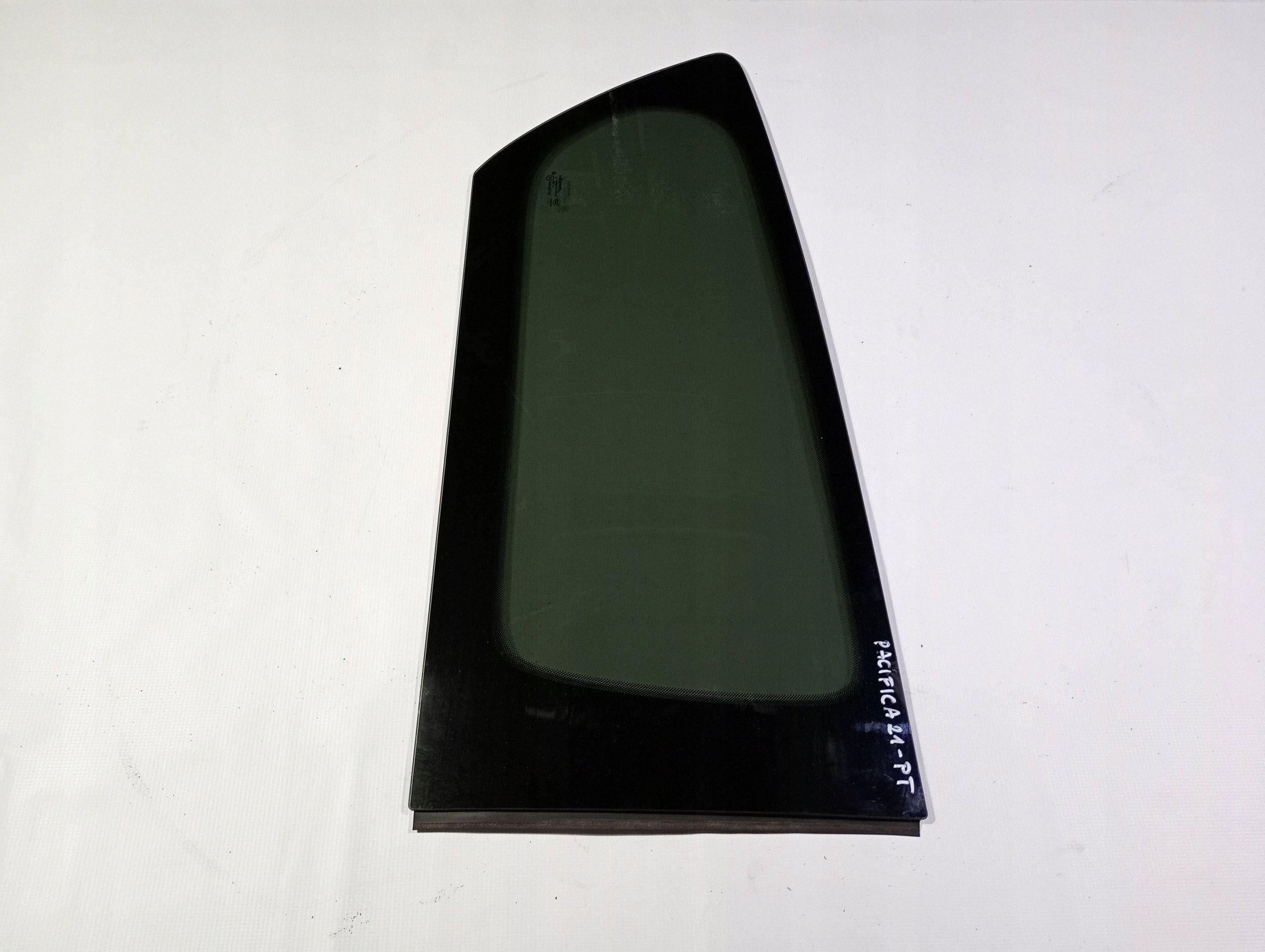 window bodywork side right rear part Chrysler Pacifica 2021