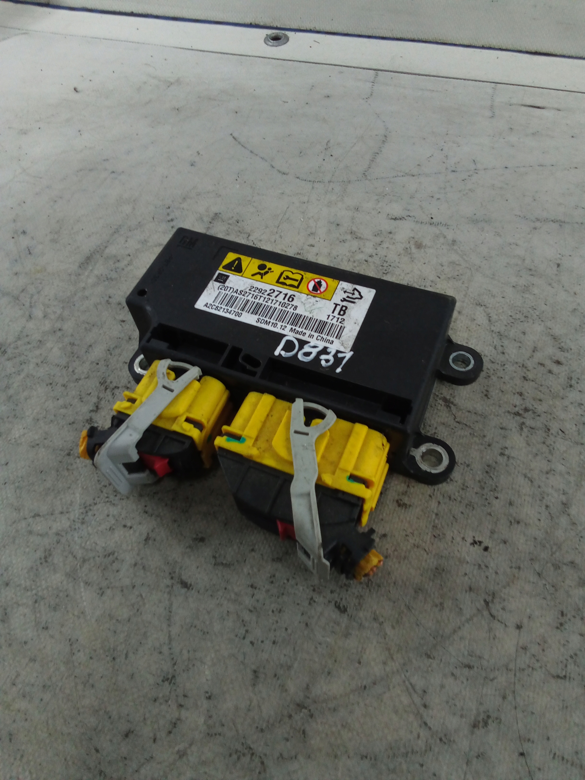 D831 ДАТЧИК AIRBAG INSIGNIA2922716tb