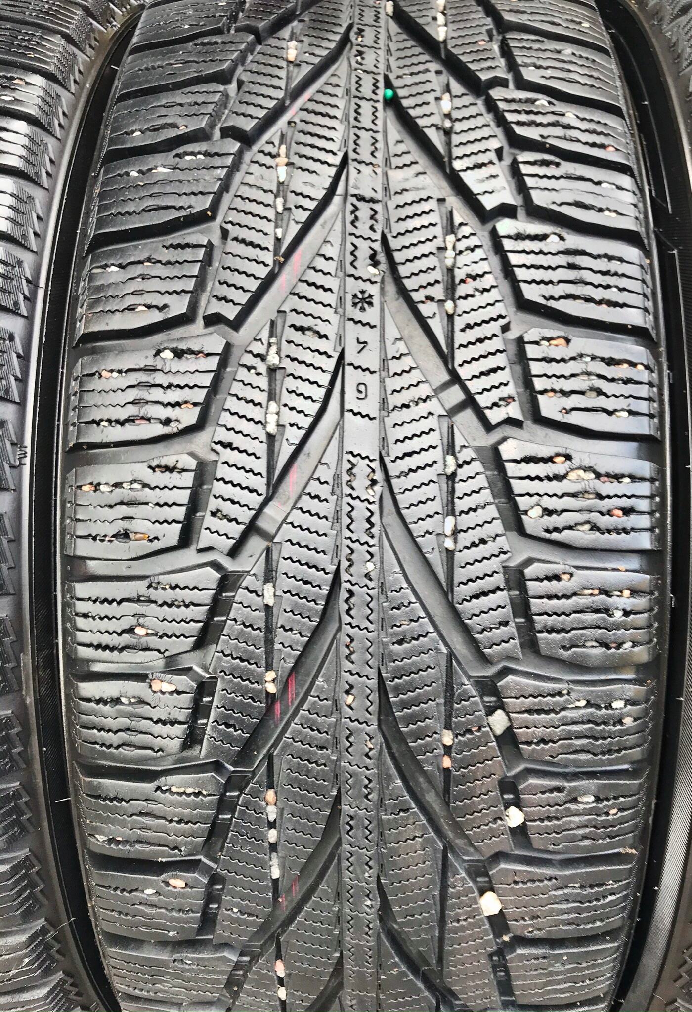 4x 215/65R16 NOKIAN HAKKAPELITTA R2 SUV 102R ZIMA Rok produkcji 2014