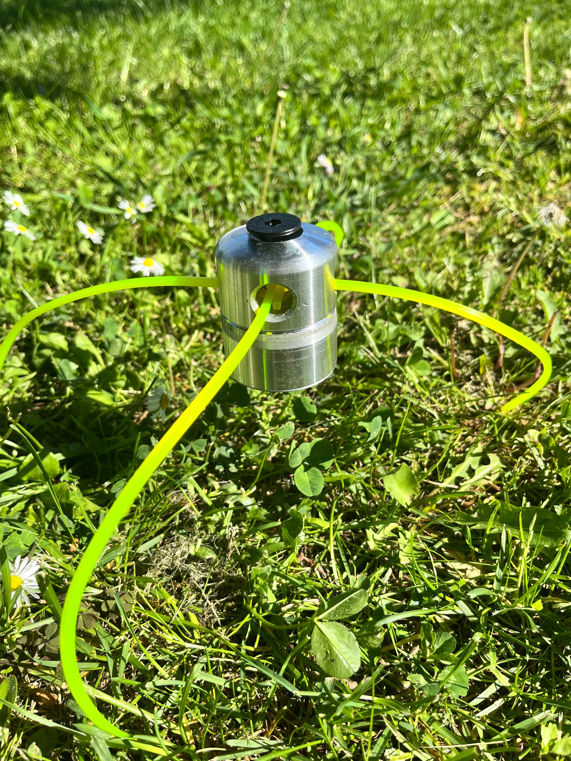 GŁOWICA ALUMINIOWA ŻYŁKOWA DO KOSY KOS SPALINOWEJ MOCNA WYTRZYMAŁA Rodzaj drut