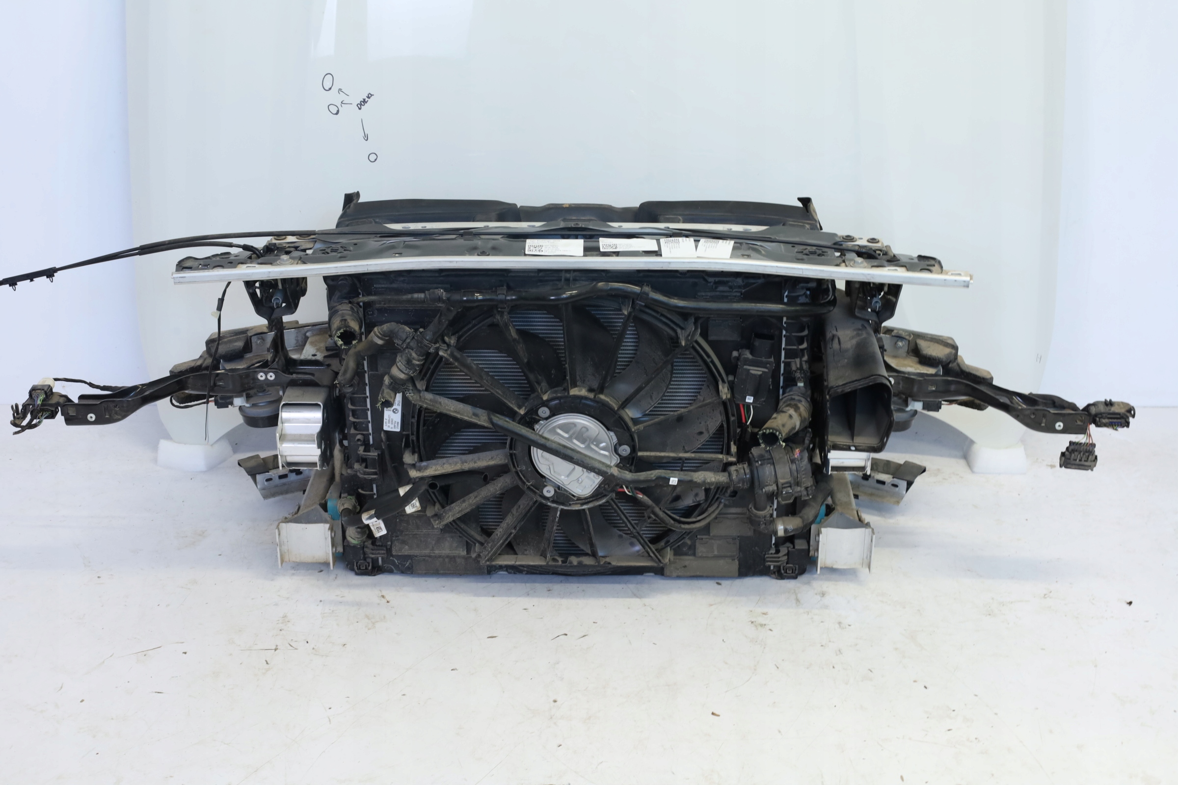 WZMOCNIENIE PAS PRZEDNI RADAR BMW G11 G12 LCI 730i 195KW Typ samochodu Samochody osobowe