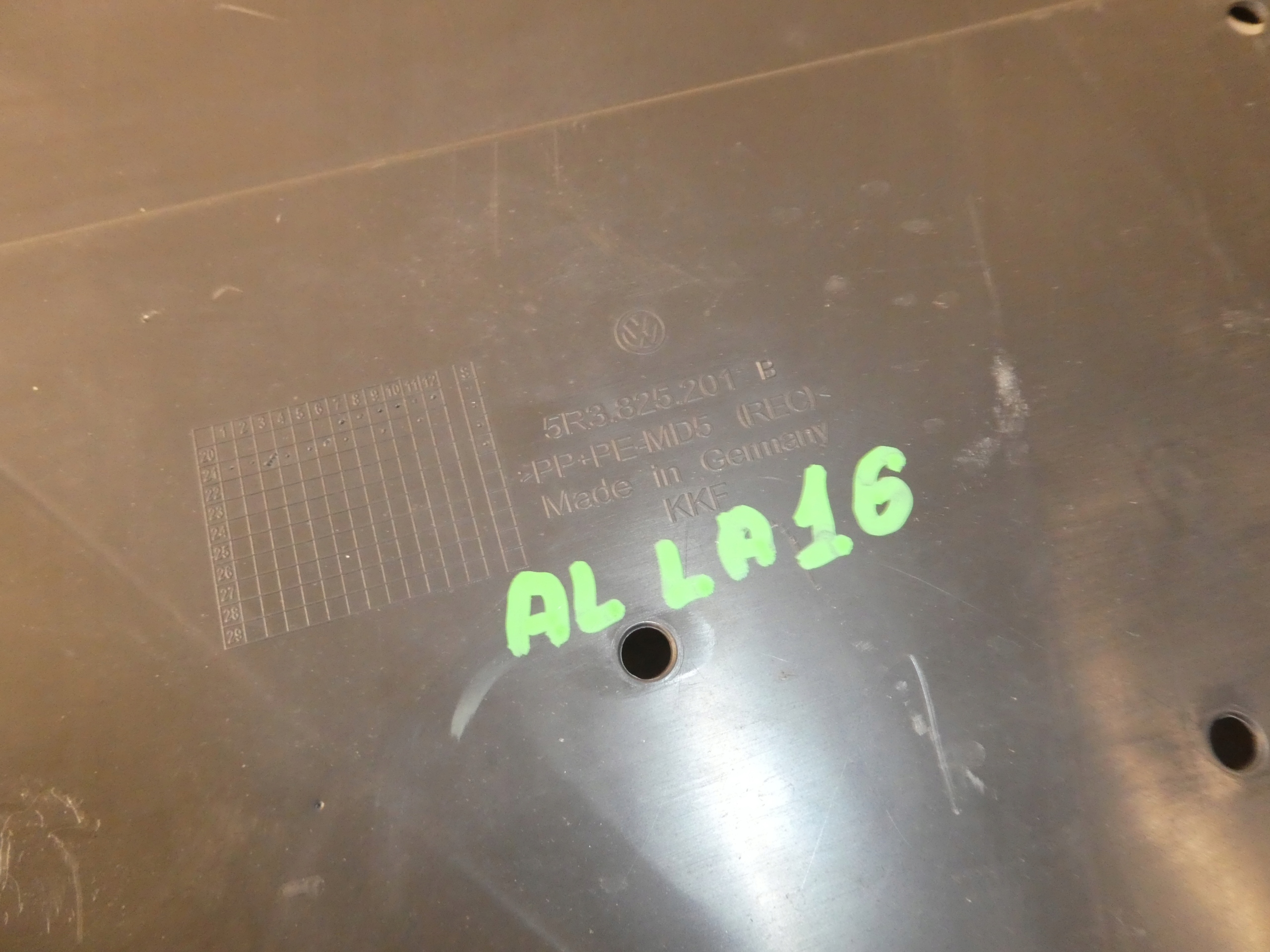 VW CADDY V 5 left cover chassis 5R3825201B