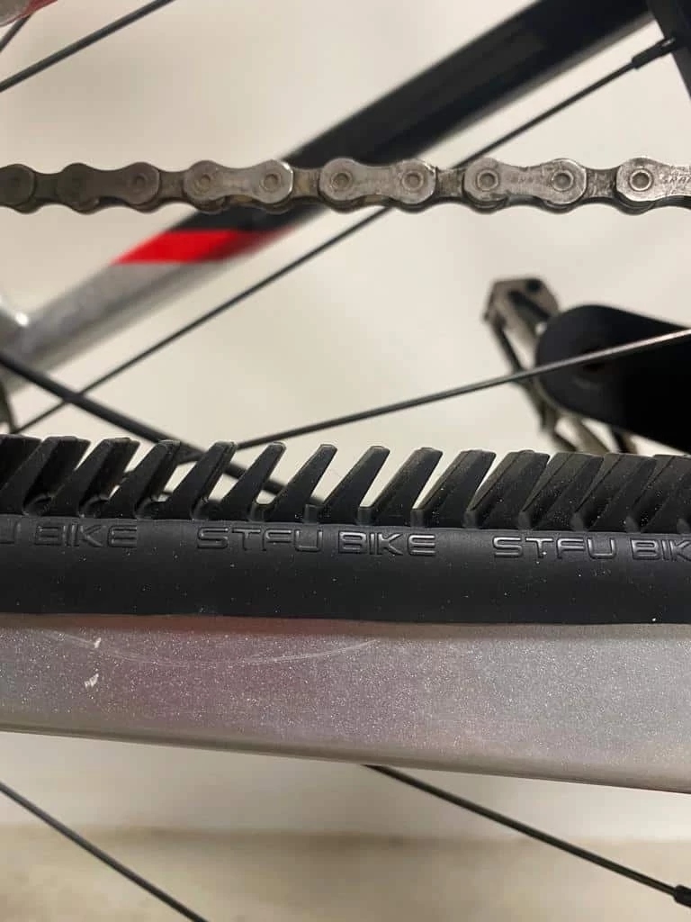 Kryt rámu od řetězu Stfu Stay Guard pro ztlumení pohonu