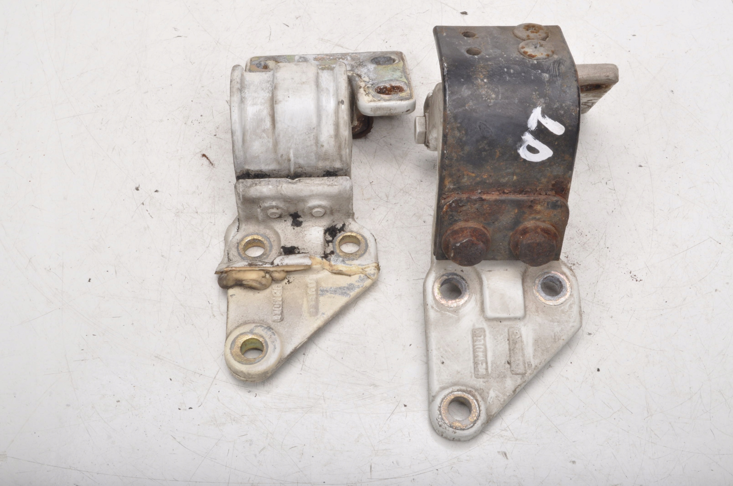 IVECO STRALIS 420 ZAWIASY DRZWI LEWY PRZOD KOMPLET