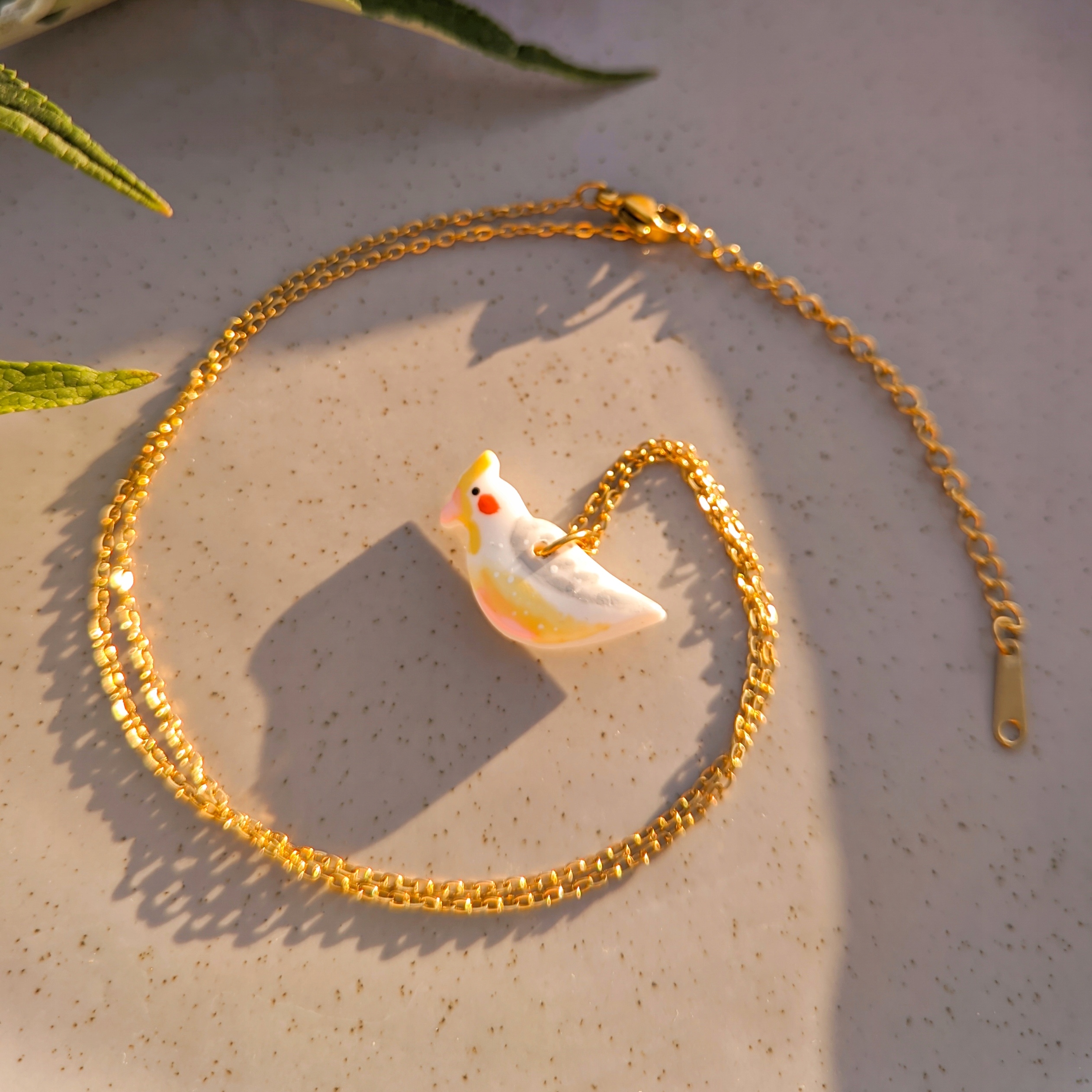 Náhrdelník s papouškem nymfou pro milovníka ptáků s domácím ptákem boho