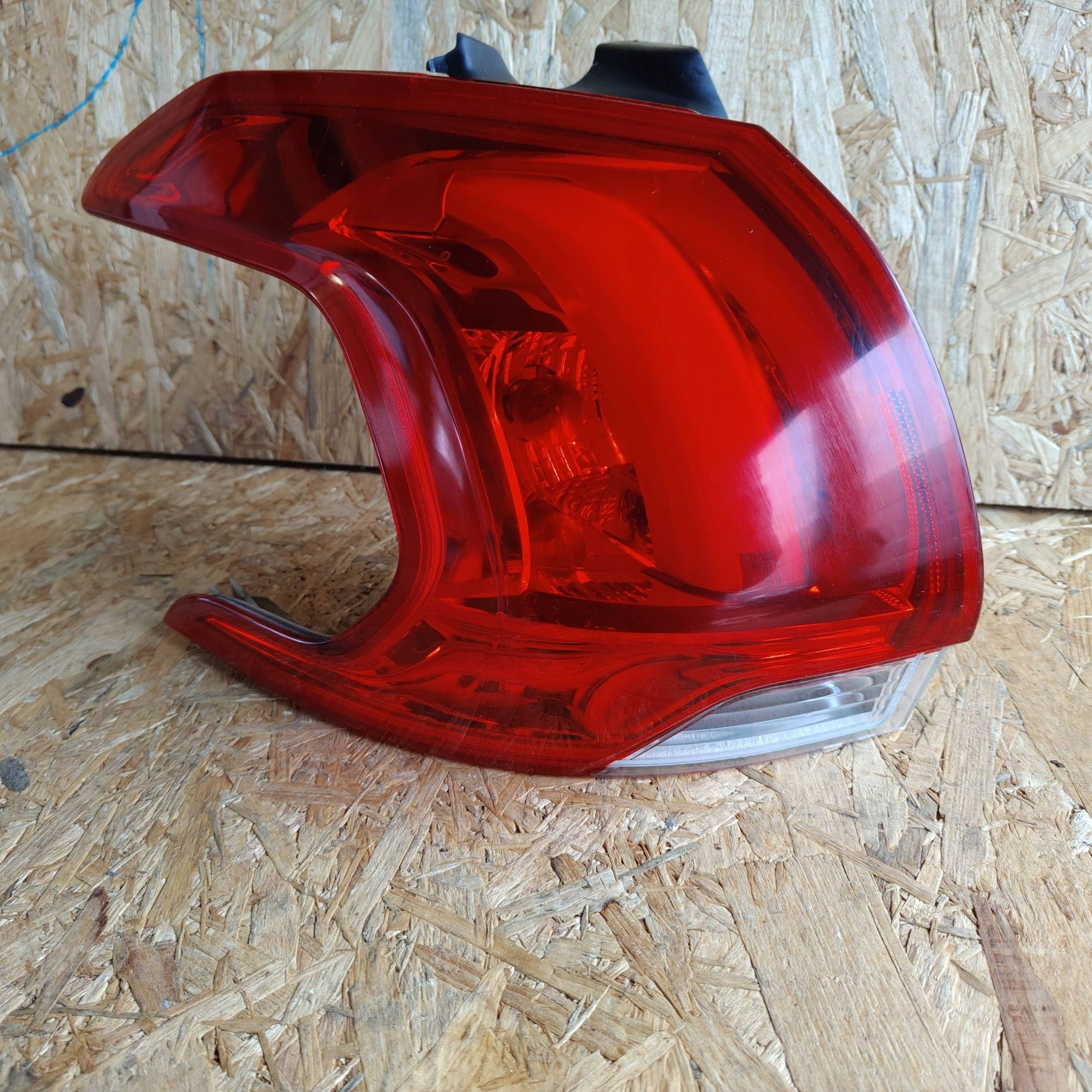 light rear rear part side left Peugeot 2008 and 98081021