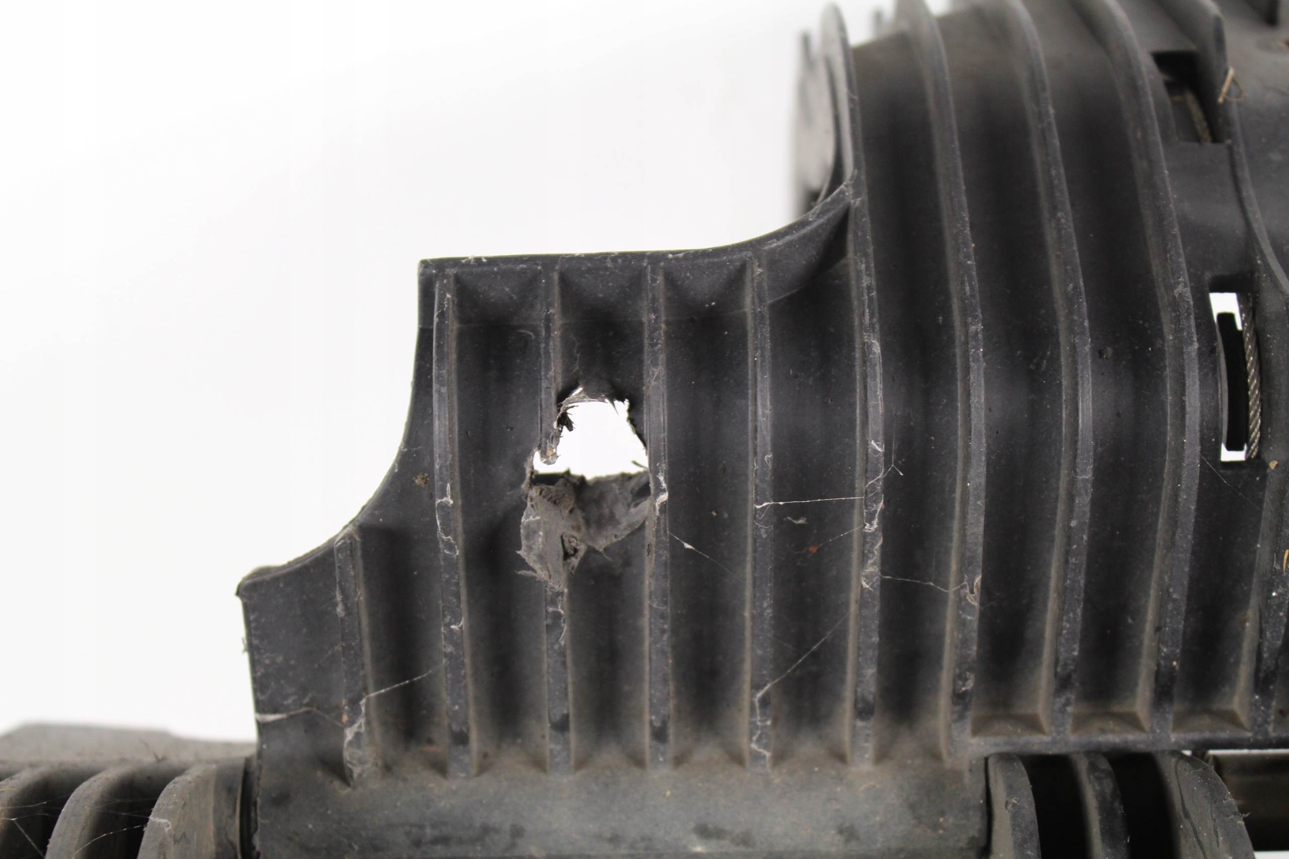 MOCOWANIE OSŁONA KOSZYK KOŁA ZAPASOWEGO BMW E83 Typ samochodu Samochody osobowe