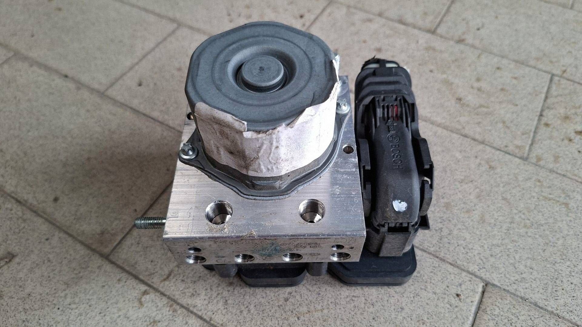 pump ABS Renault Kadjar 476608240R
