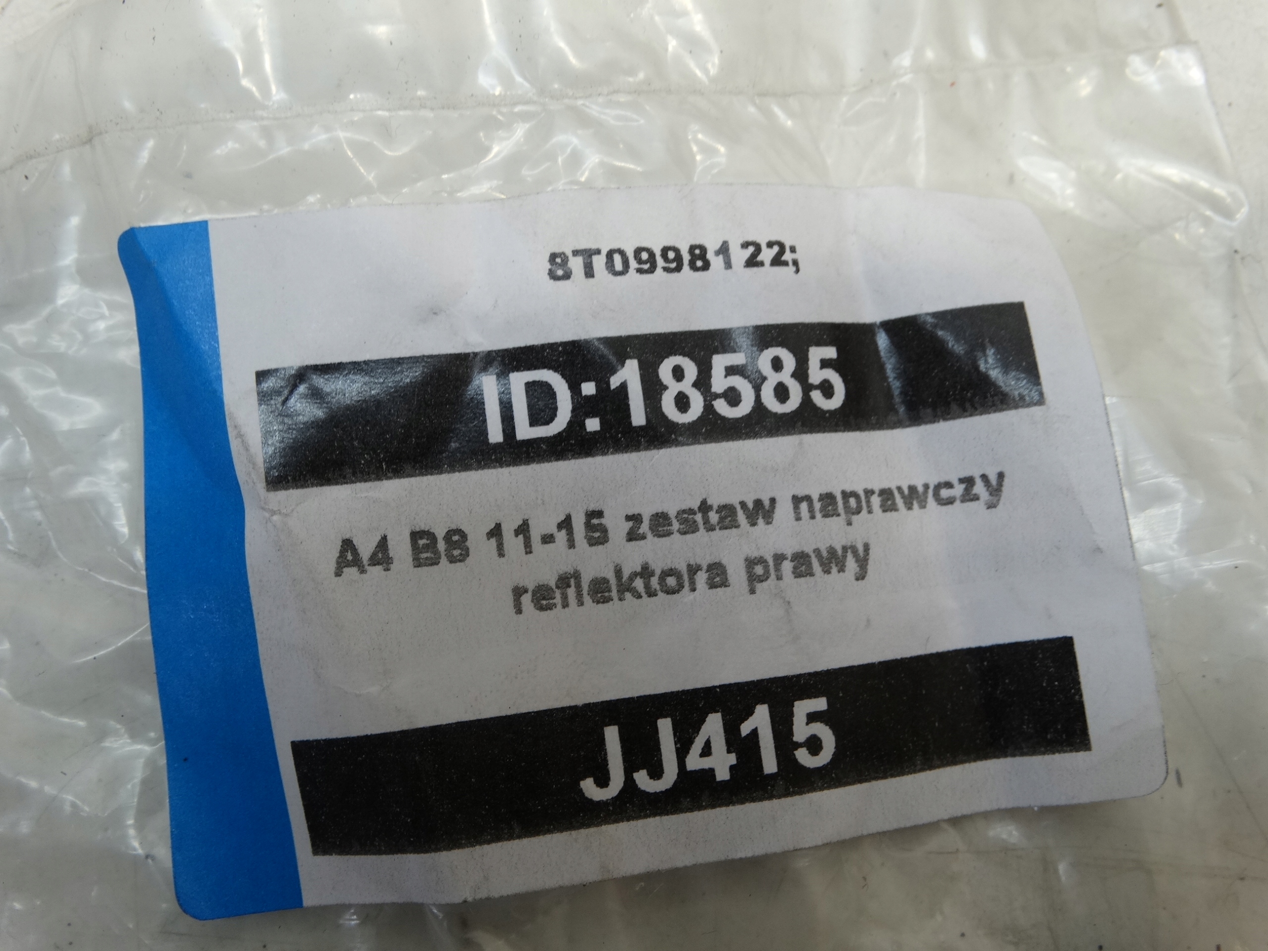 Cric REFLEKTORA Droite AUDI A4 B8 11-15R. 8T0998122