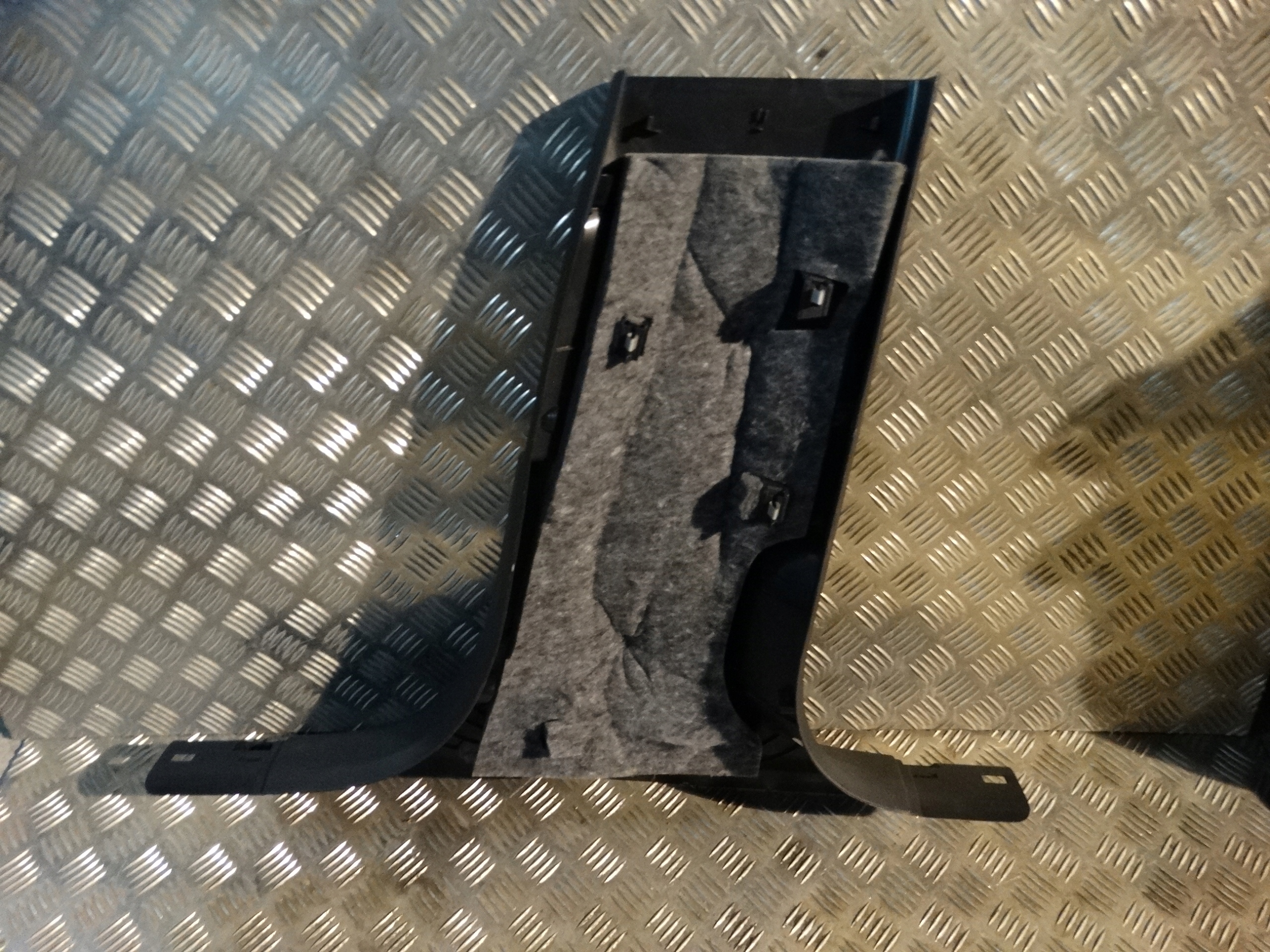 IDEALNA cover SLUPKA B left AUDI A6 C8 1