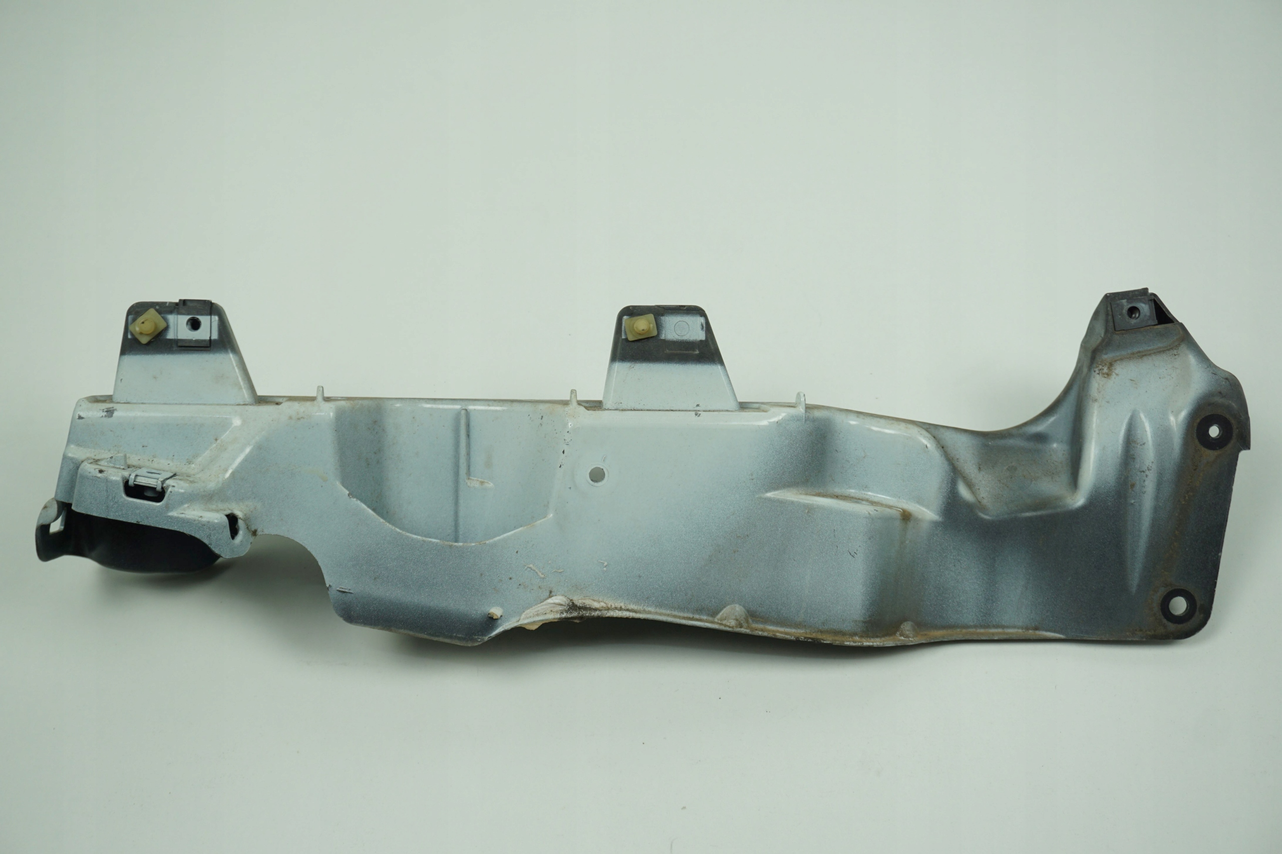 Mocowanie blotnika Kangoo II 8200381902 Installation side front