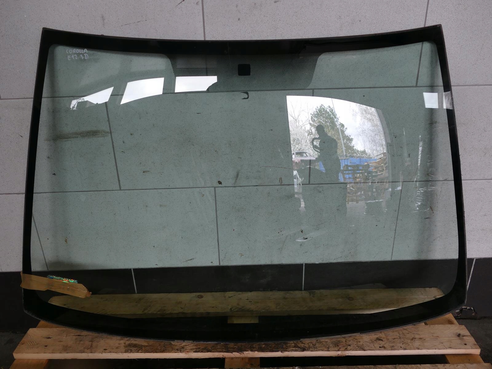 TOYOTA COROLLA E12 LIFT SZYBA CZOŁOWA PRZEDNIA PRZÓD