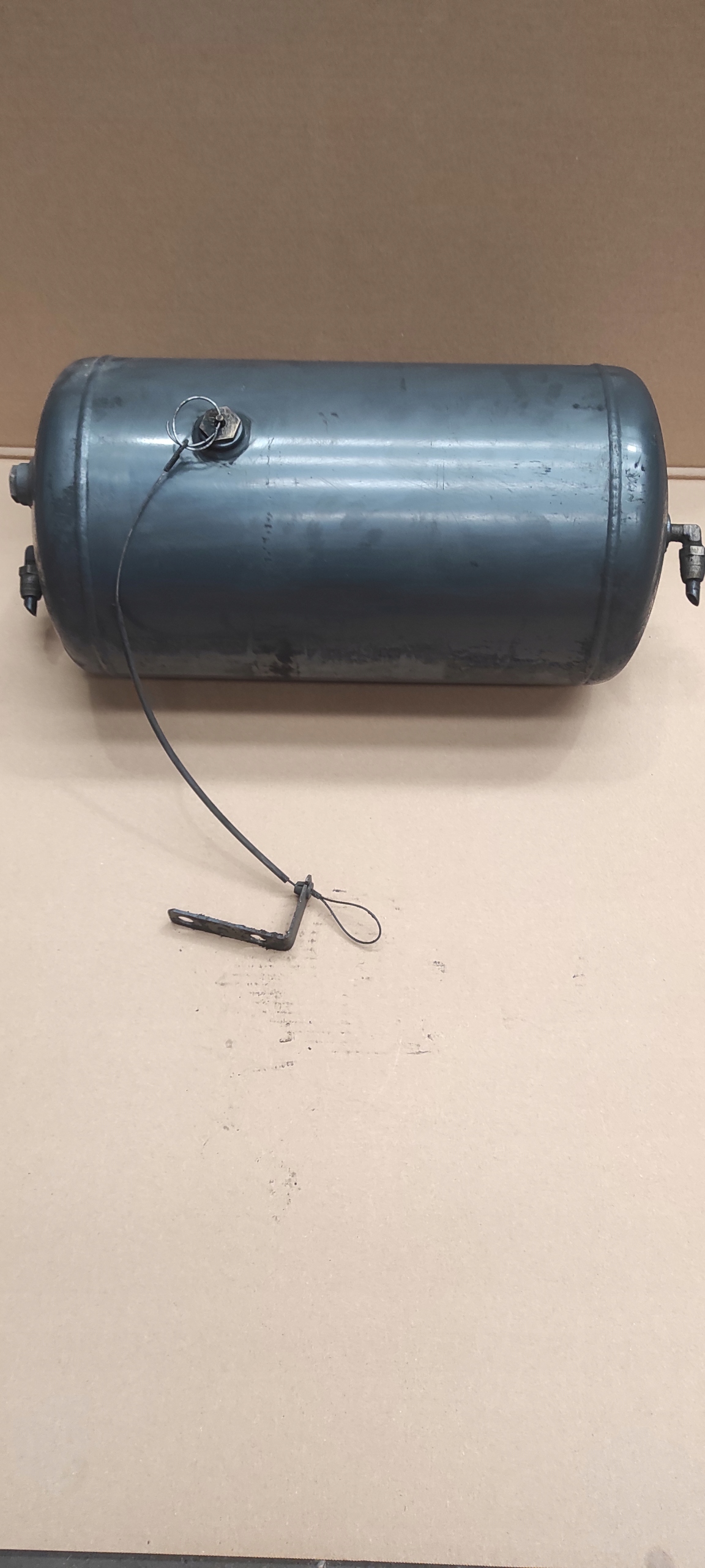 1 357 - SCANIA ТАНК ВОЗДУШНЫЙ ЦИЛИНДР