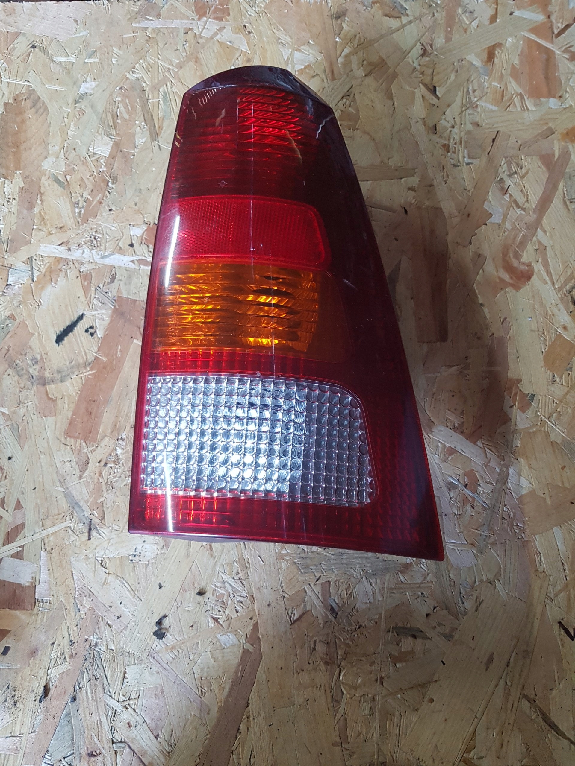 Ford OE 1419081 фонарь бампера задний правый