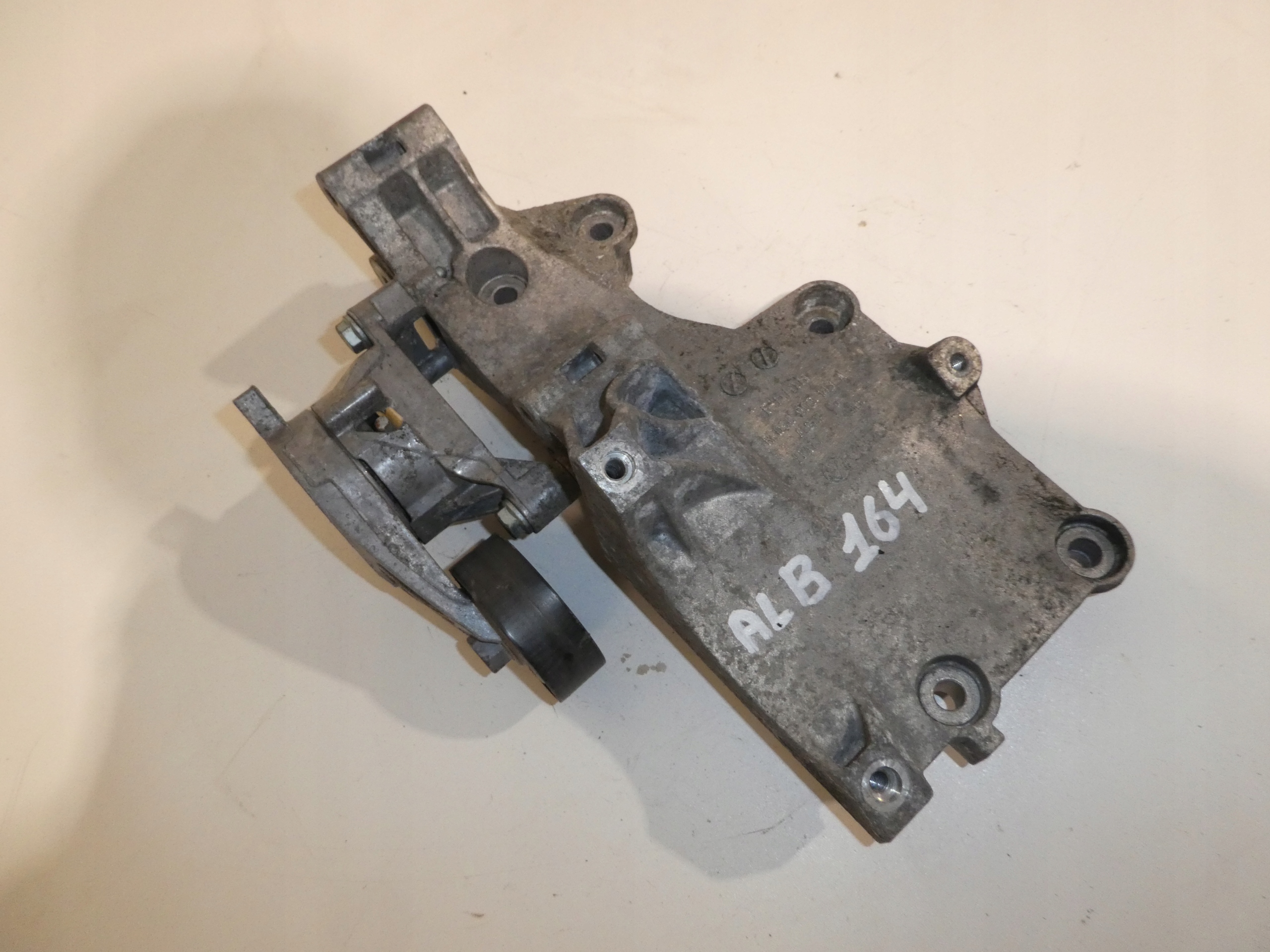 SUPPORTO ALTERNATORE 03G903143A VW GOLF V 1.9 2.0 TDI