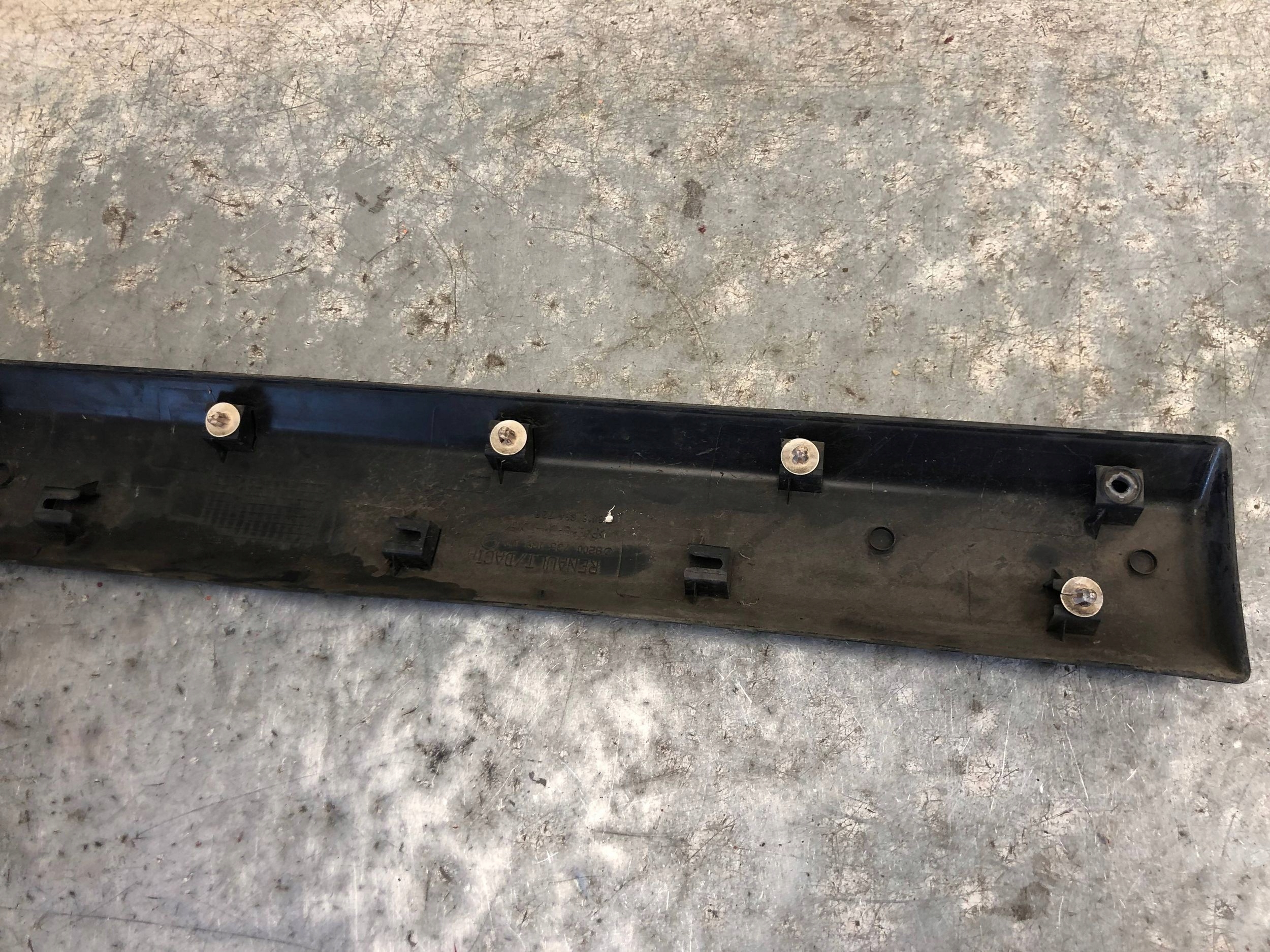 moulding door right front DACIA SANDERO and 8200735139