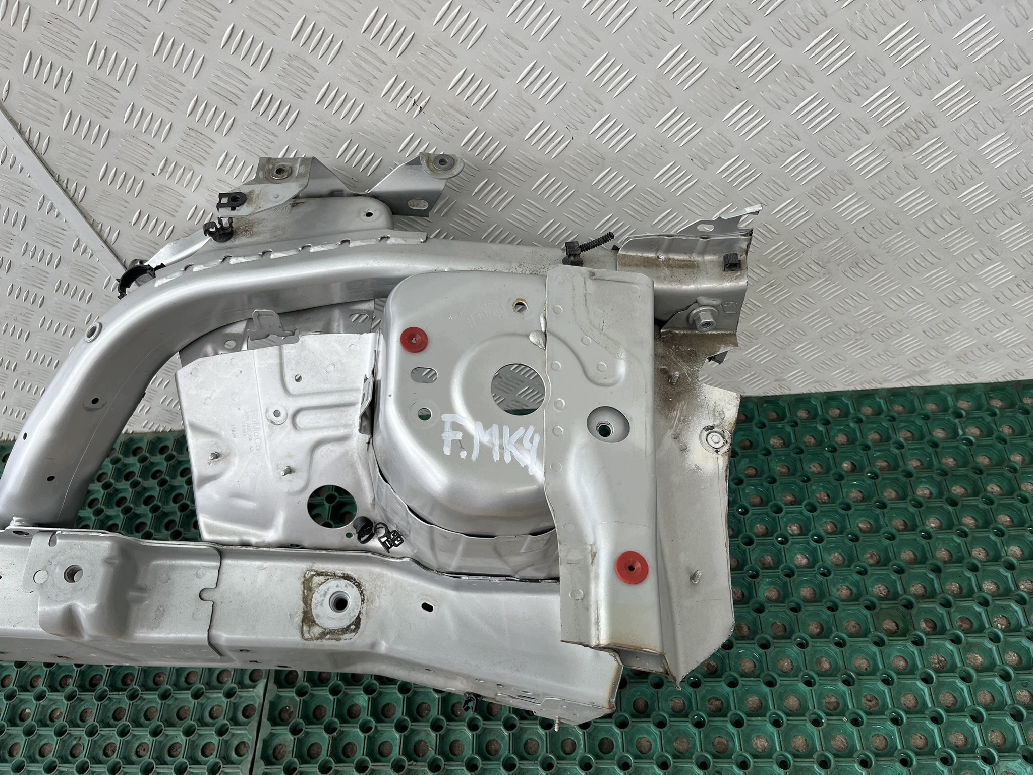FORD FOCUS MK4 18-22 quarter right FARTUCH placement NOSEK front OE