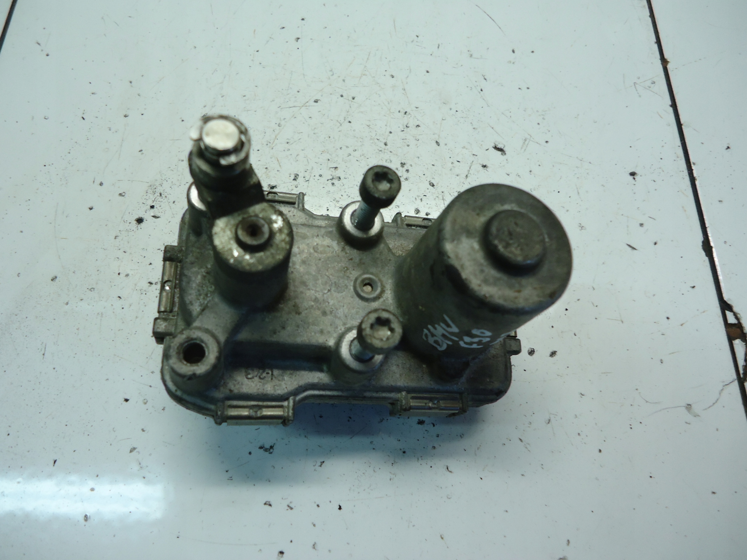 BMW 3 E90 2.0D N47D20C Régulateur Turbines A2C30724900
