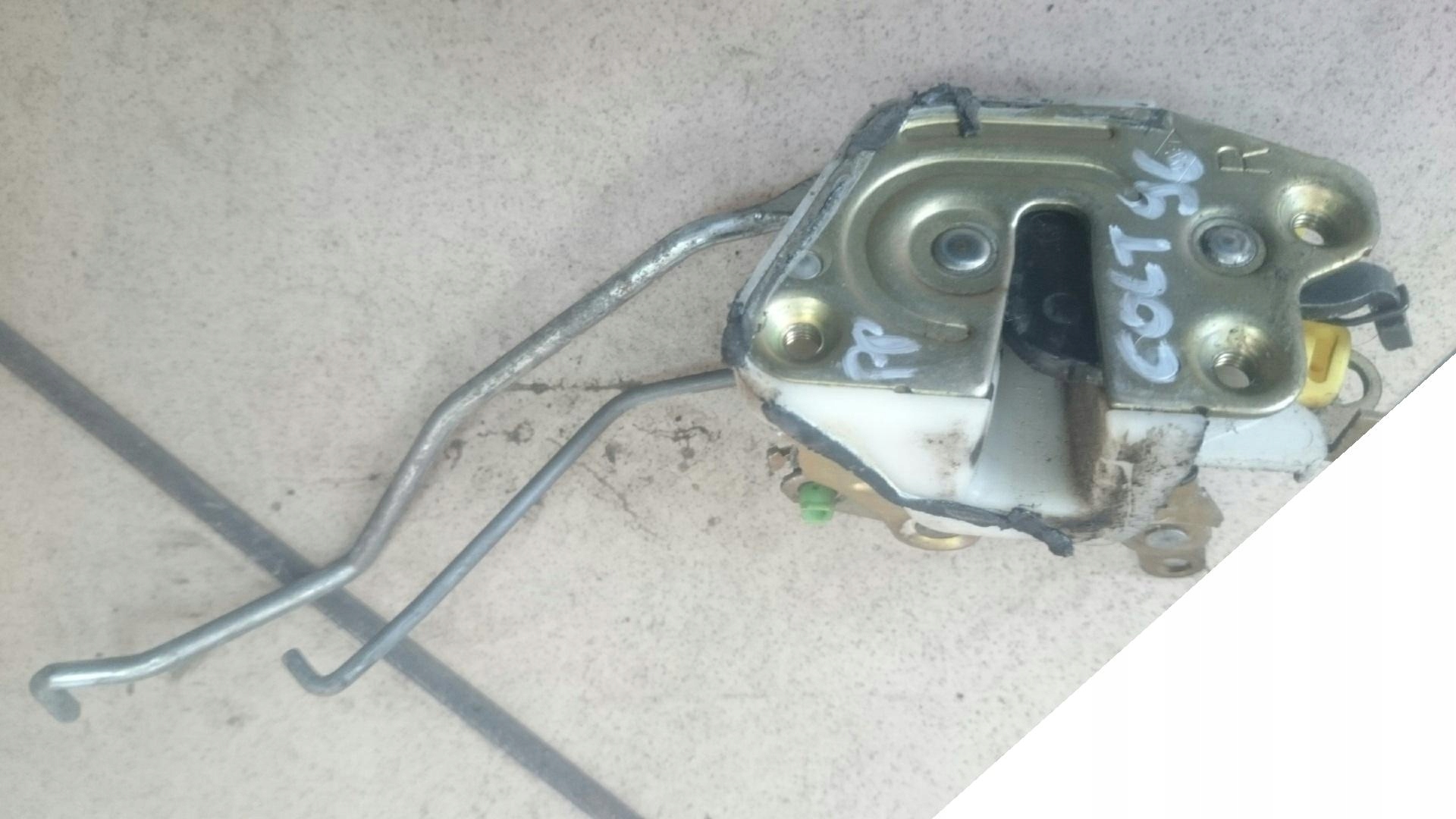 MITSUBISHI COLT 92-96 ZAMEK PRAWY ( PRZEDNI )