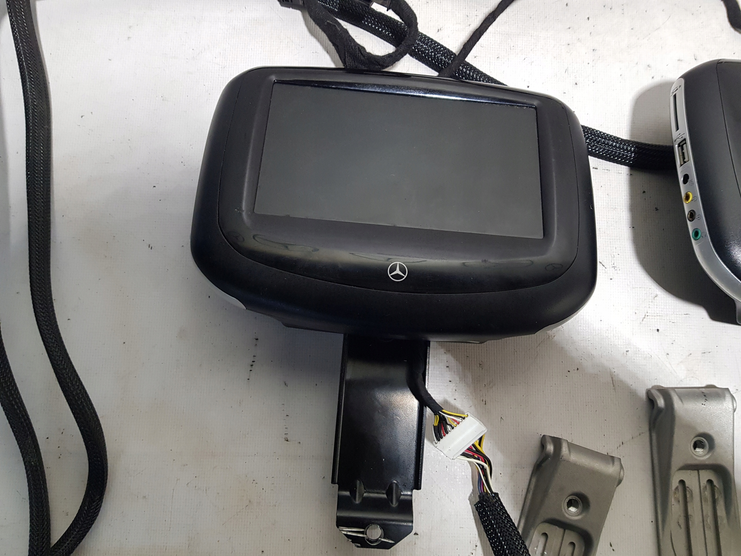 MERCEDES W212 MONITORY WYSWIETLACZE arm rests EKRANY PILOT module