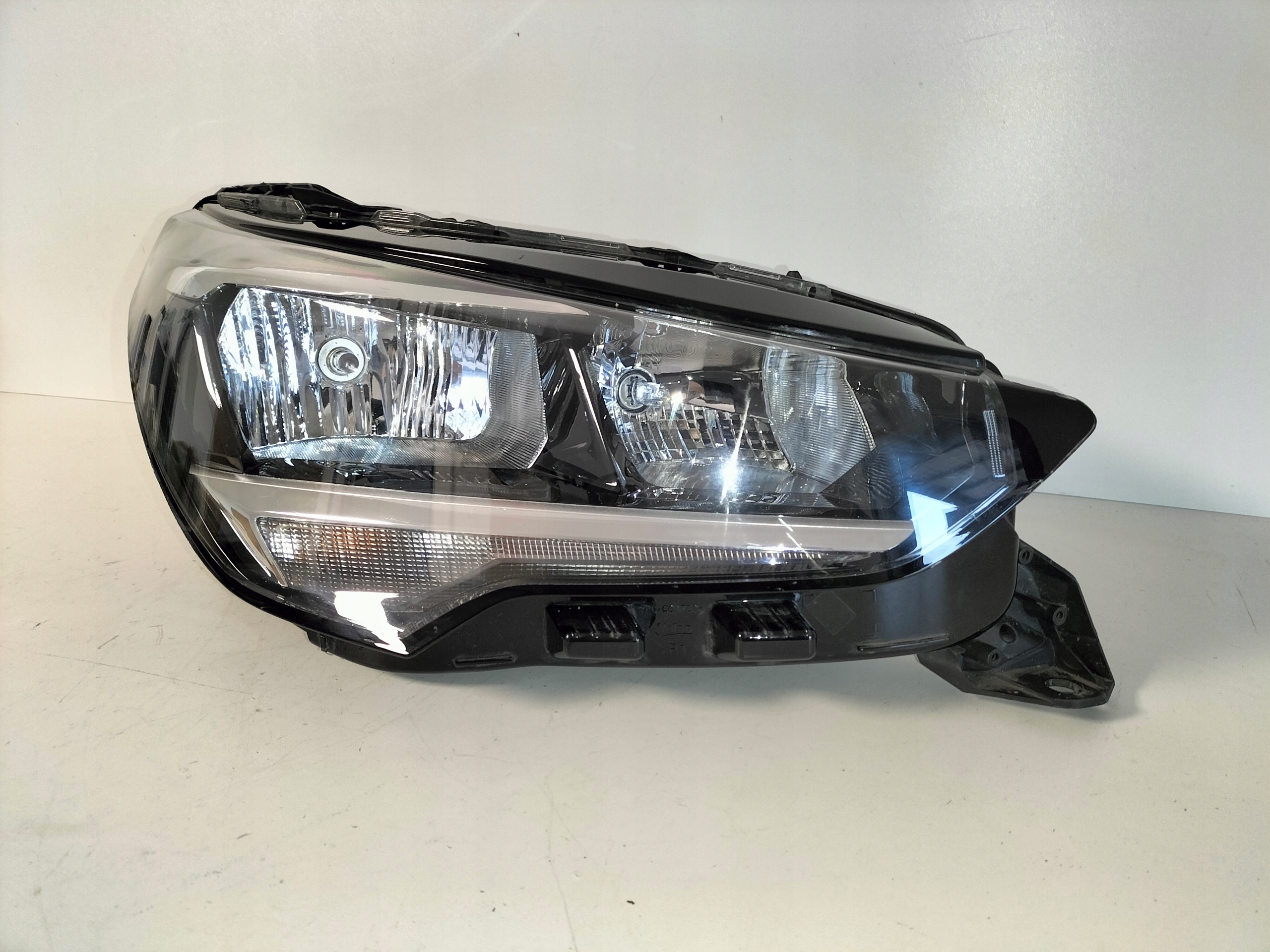 light front reflektor right OPEL CORSA F 19-23