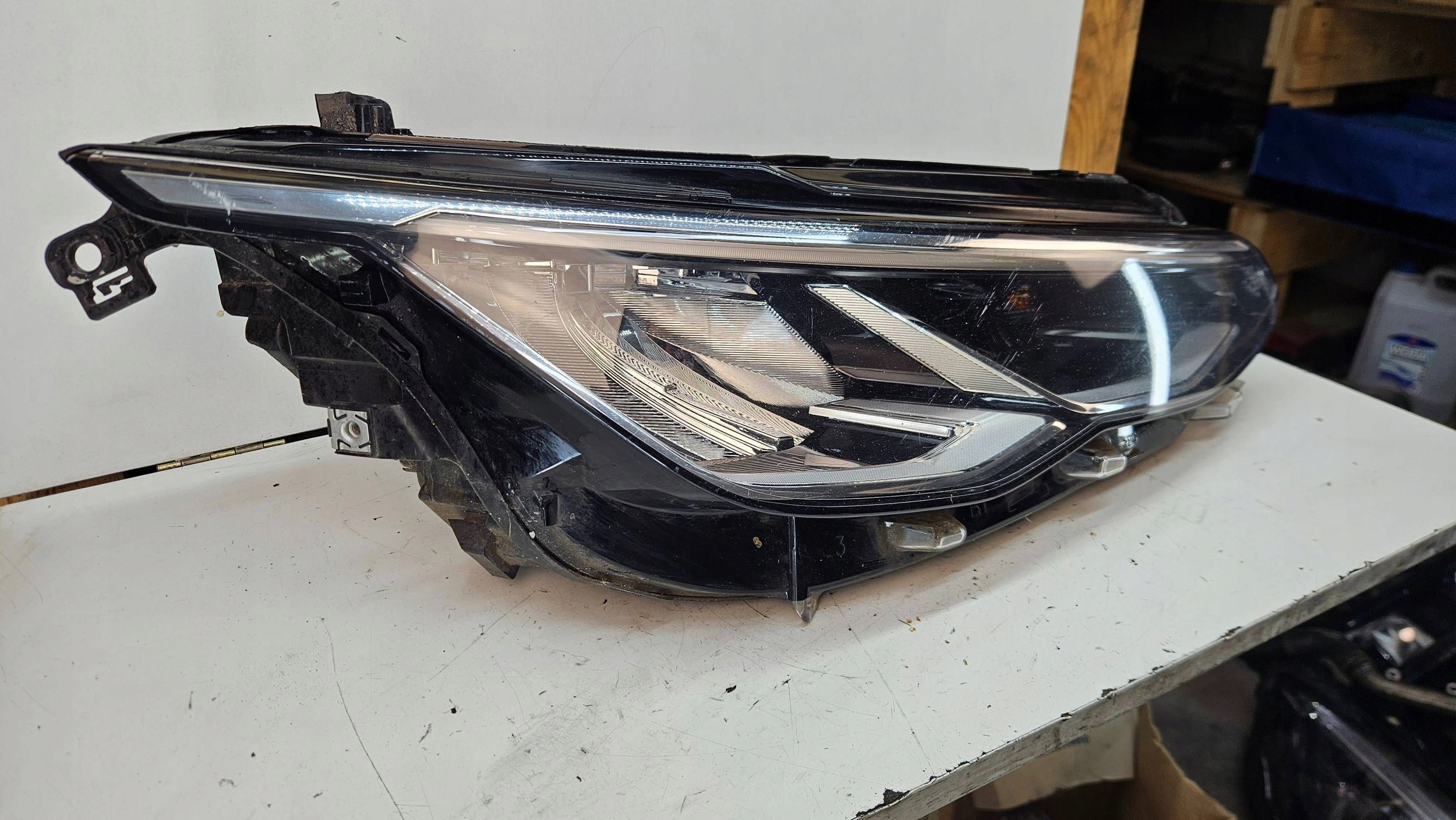 Volkswagen Golf VIII 8 5H 19- right light front front reflektor