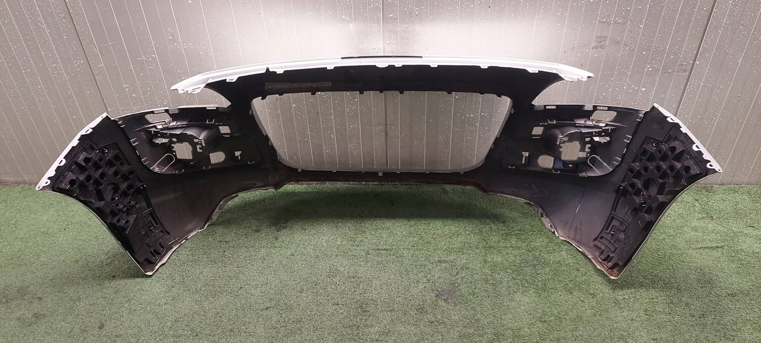 bumper front PEUGEOT 3008 09-14 LAK: EZR EZRC