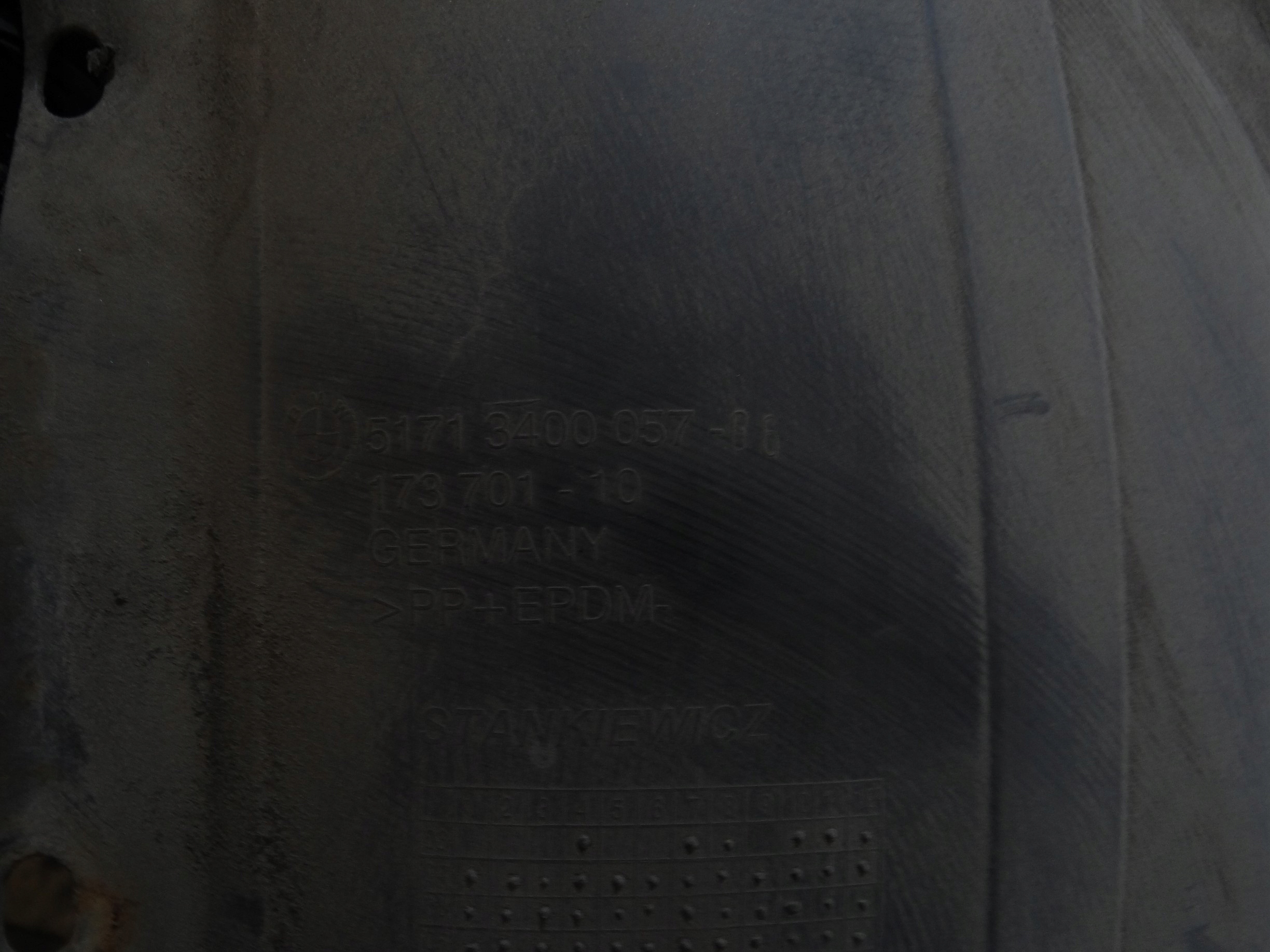 BMW X3 E83 LIFT M PAKIET mudguard left rear part 3400057