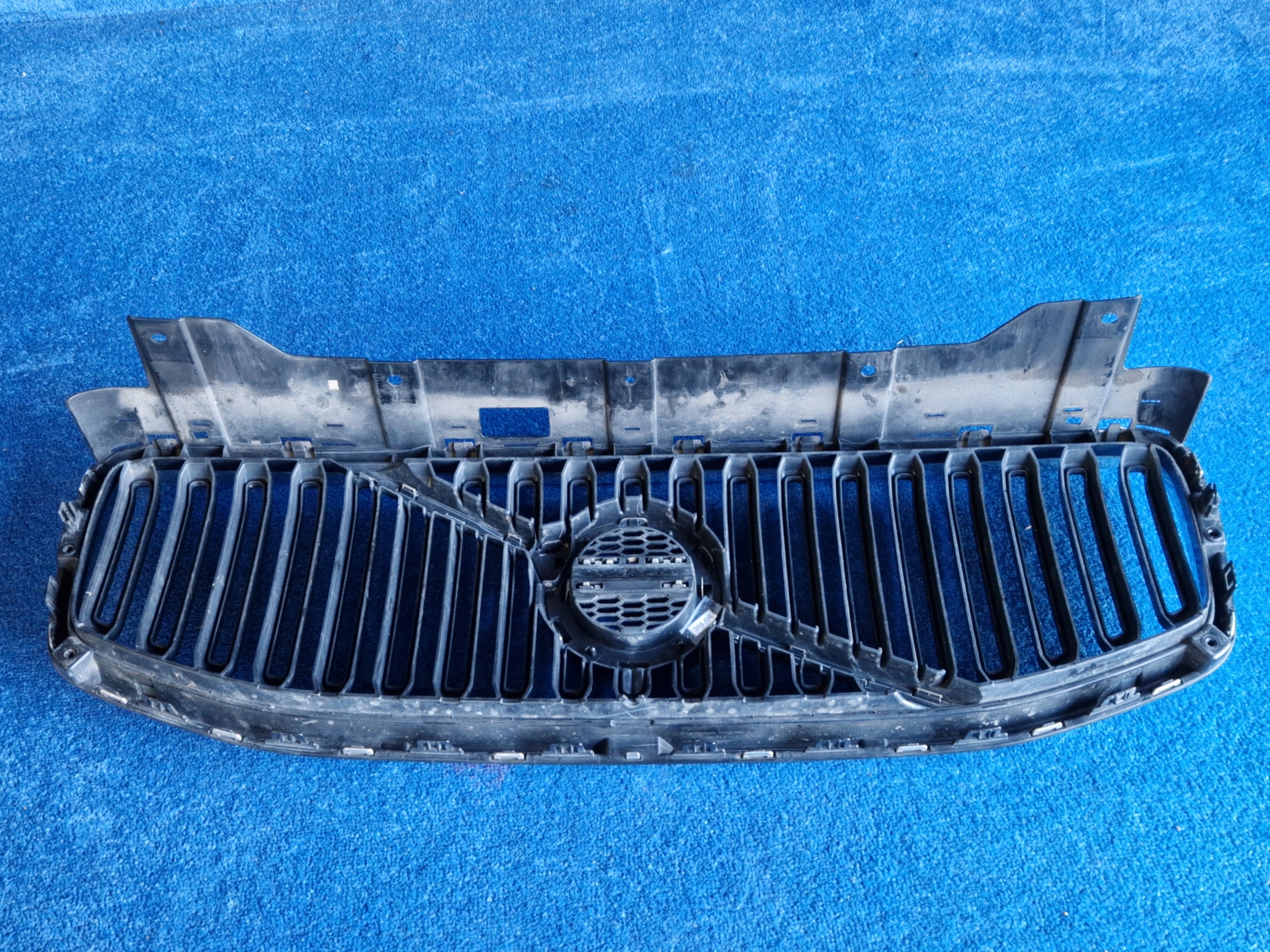 VOLVO XC60 II front PREKLADgrill radiator 31425532 31425533 OPIS!