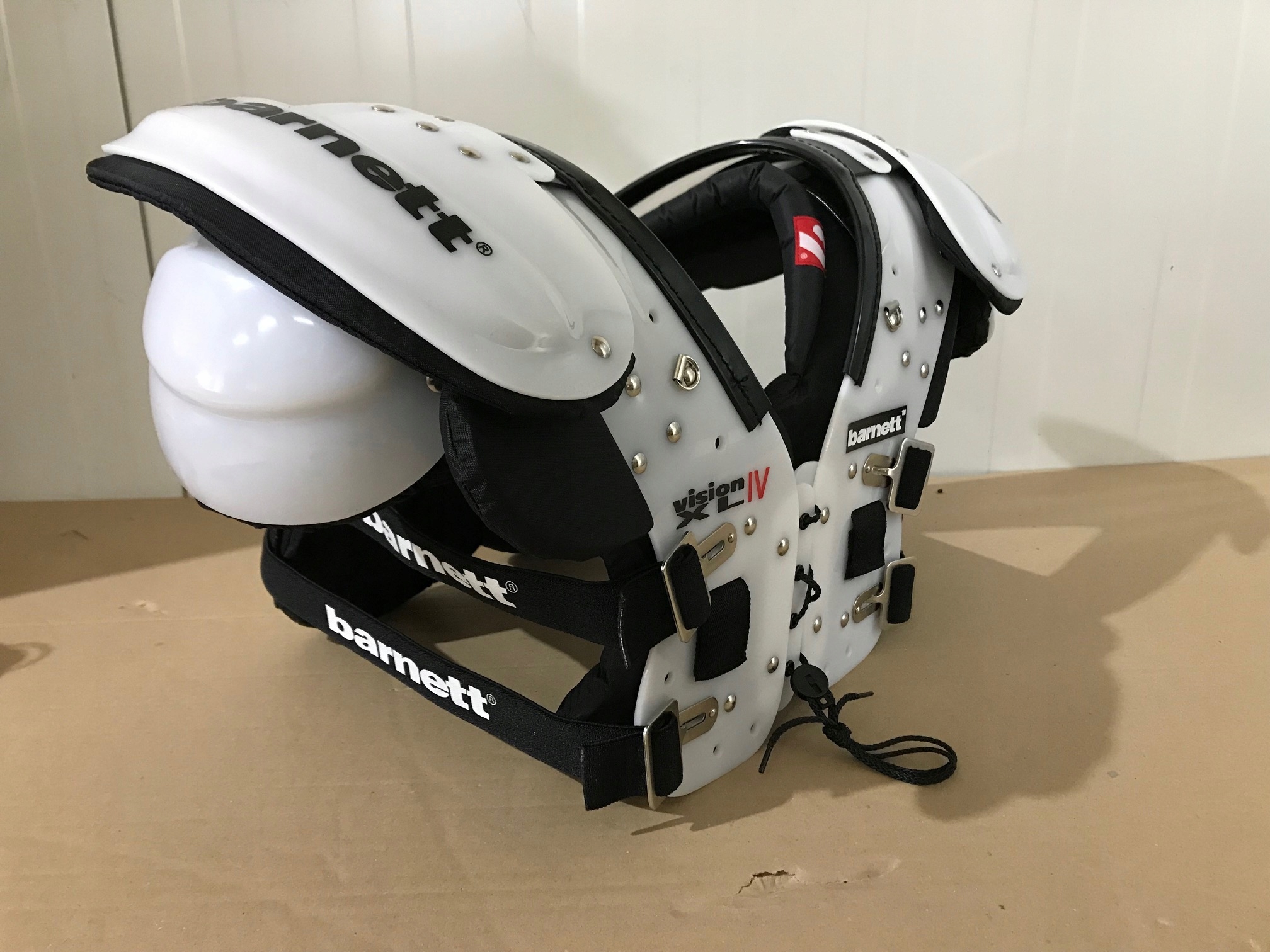 OCHRANIACZ FUTBOLOWY BARNETT VISION IV NARAMIENNIK ROZ. XL R66 Rodzaj ochraniacze naramienne