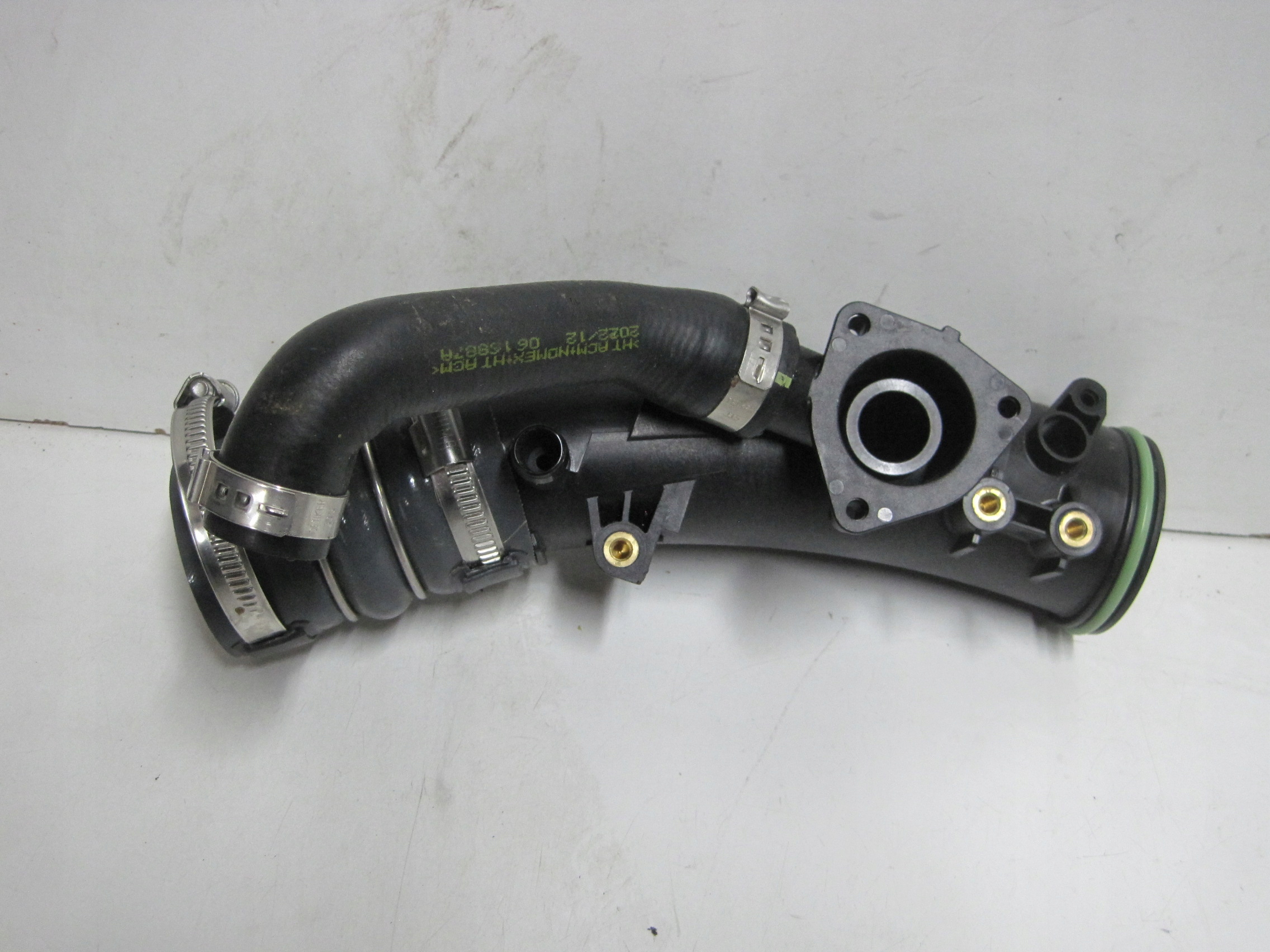 hadice trouba intercoolera MERCEDES W213 A2540984100 nový