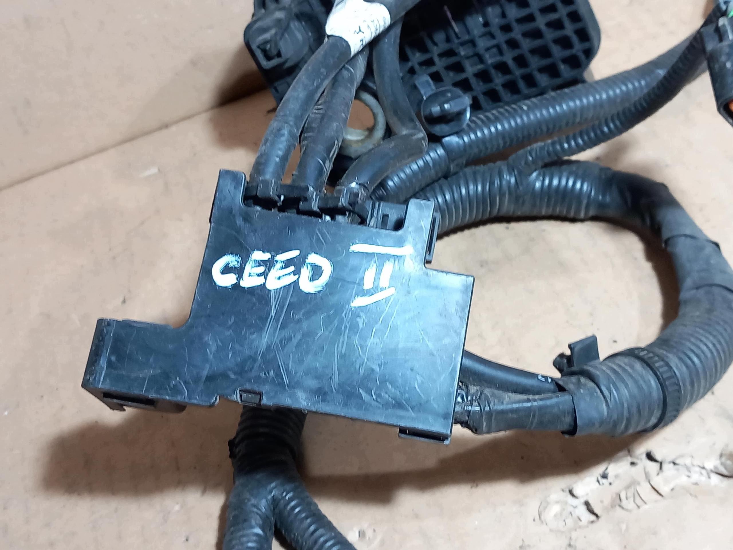 bundle of the engine + terminal plus KIA CEED II 91850-A2180