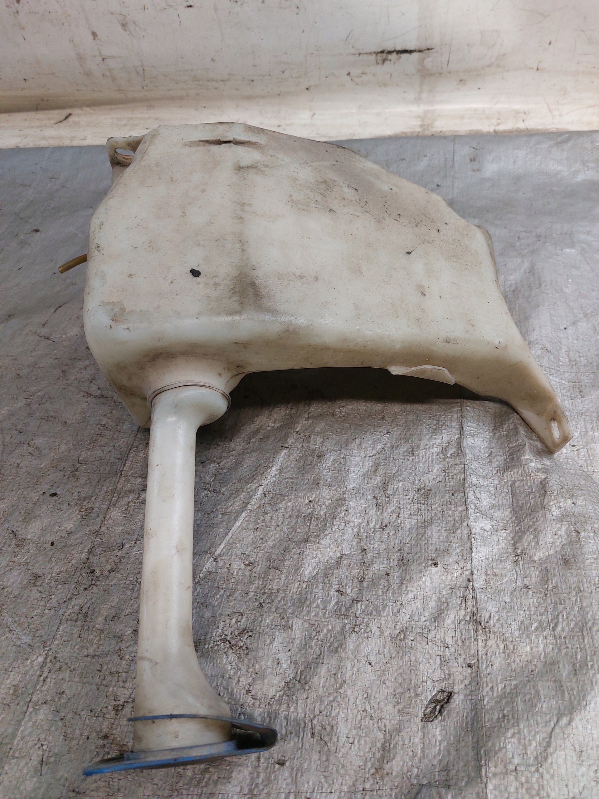 washer fluid tank VW TRANSPORTER T4
