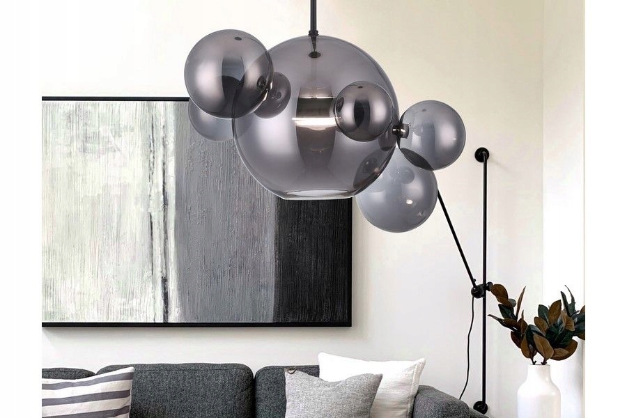 Chrómová veľká lampa Bubble Multiverse nad kuchynskou doskou