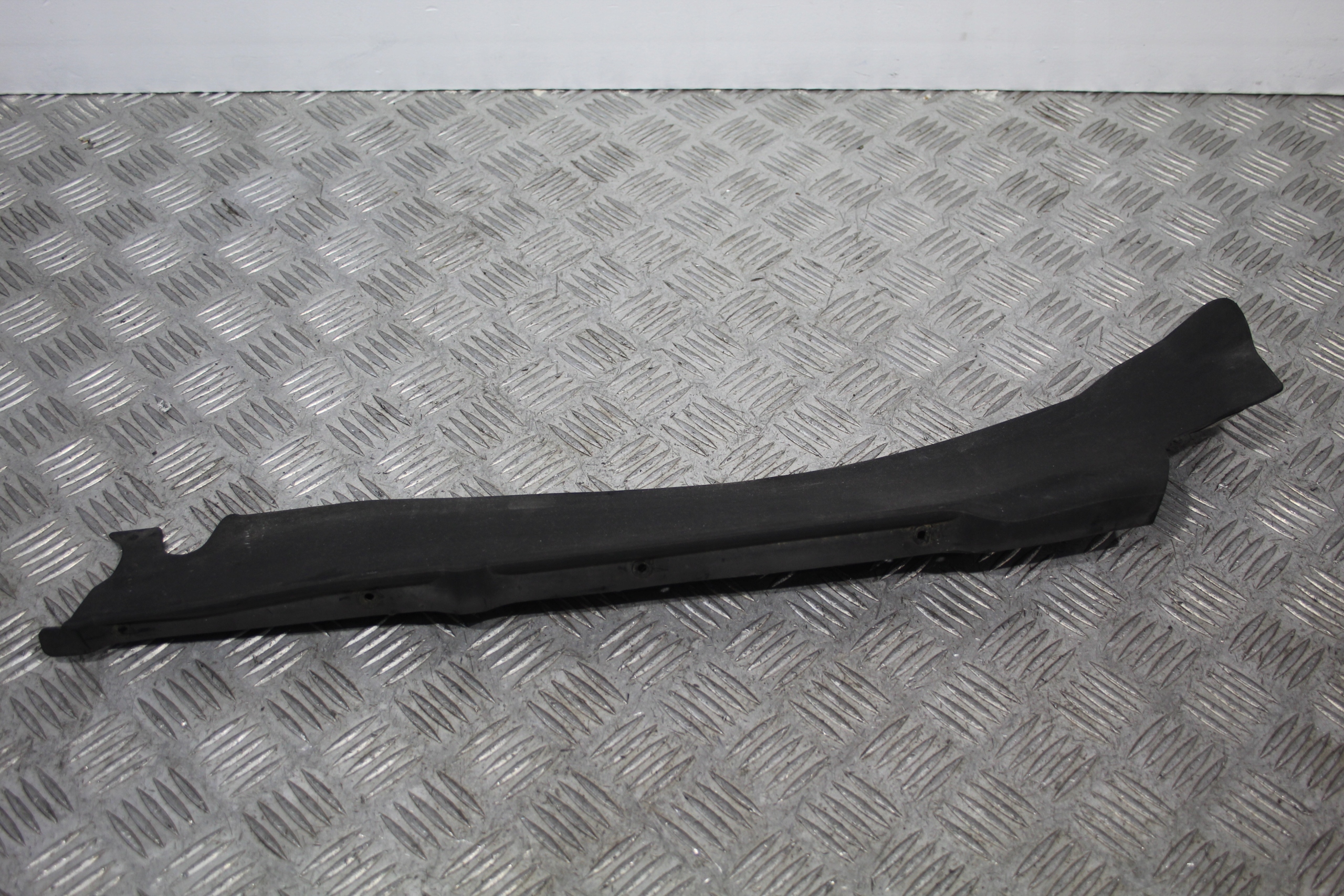 GUARNIZIONE COPERTURA GREMBIALINA PARAFANGO DESTRO SUBARU LEGACY V 5
