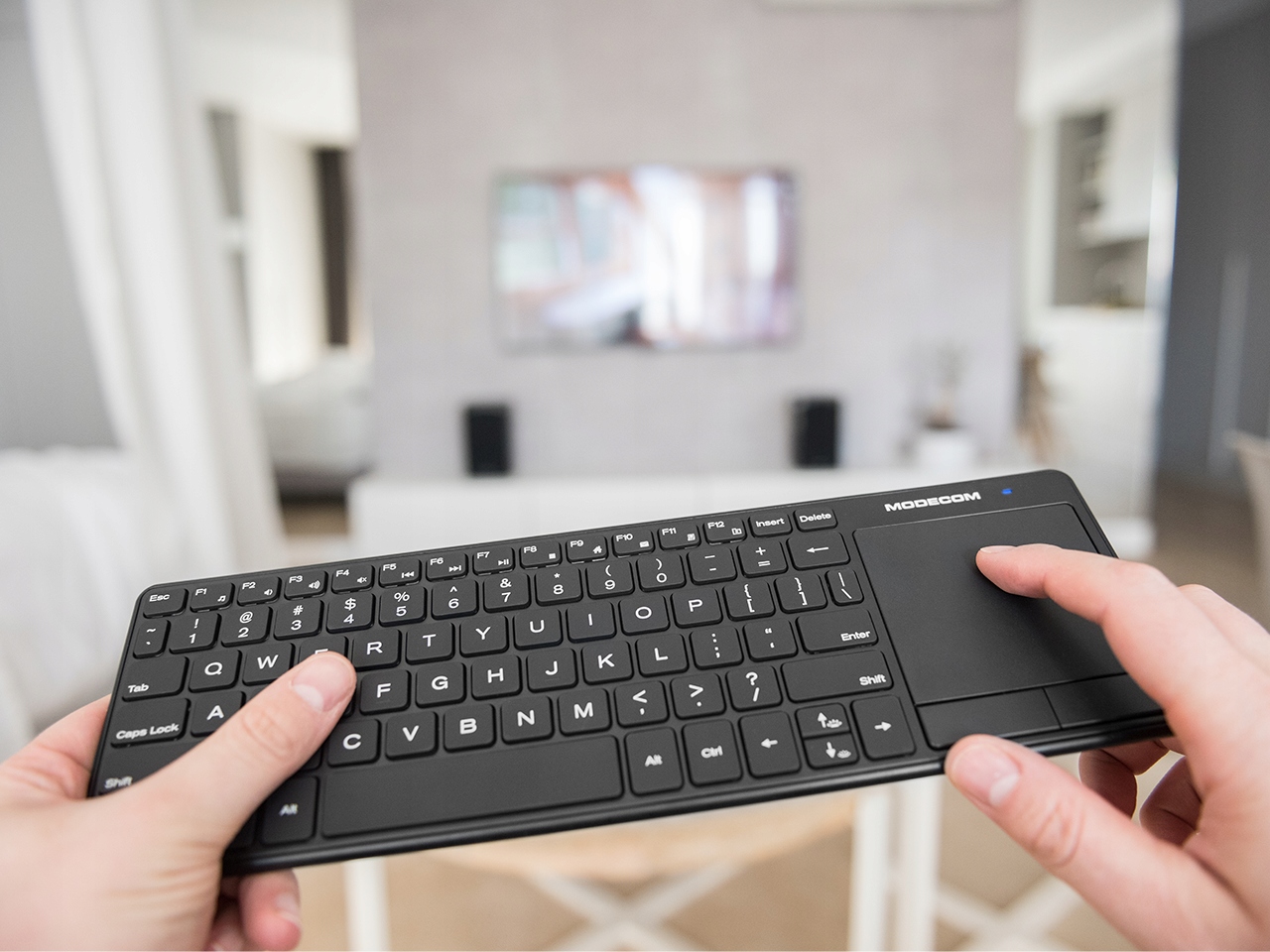 KLAWIATURA PODŚWIETLANA NOŻYCOWA TOUCHPAD CICHA PODSTAWKA NA TELEFON GRATIS Interfejs USB (Radio 2.4 GHz)