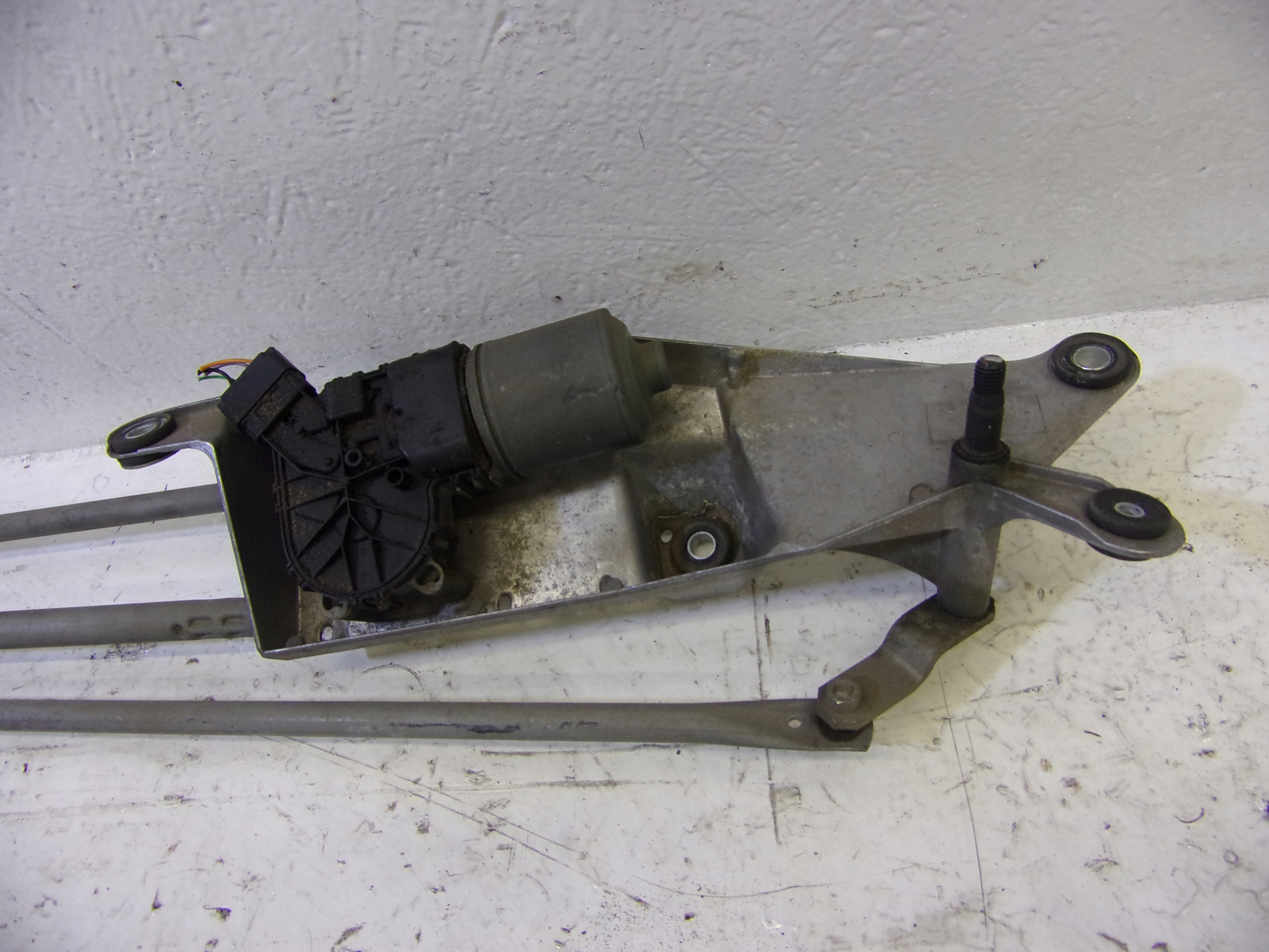 wiper mechanism front RENAULT MODUS 8200141270
