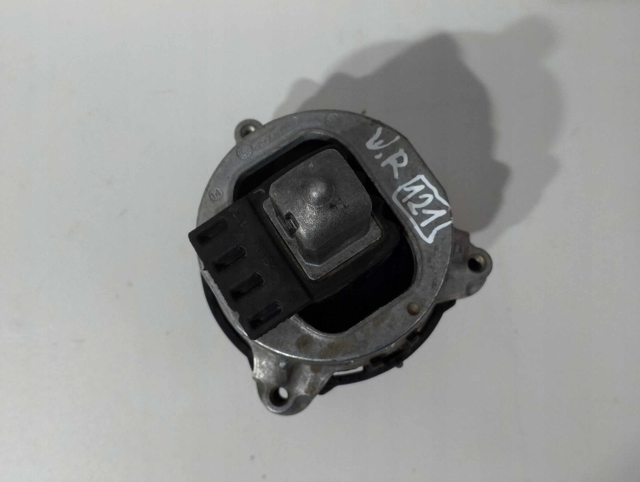 BMW 7 G70 engine mount right (121)