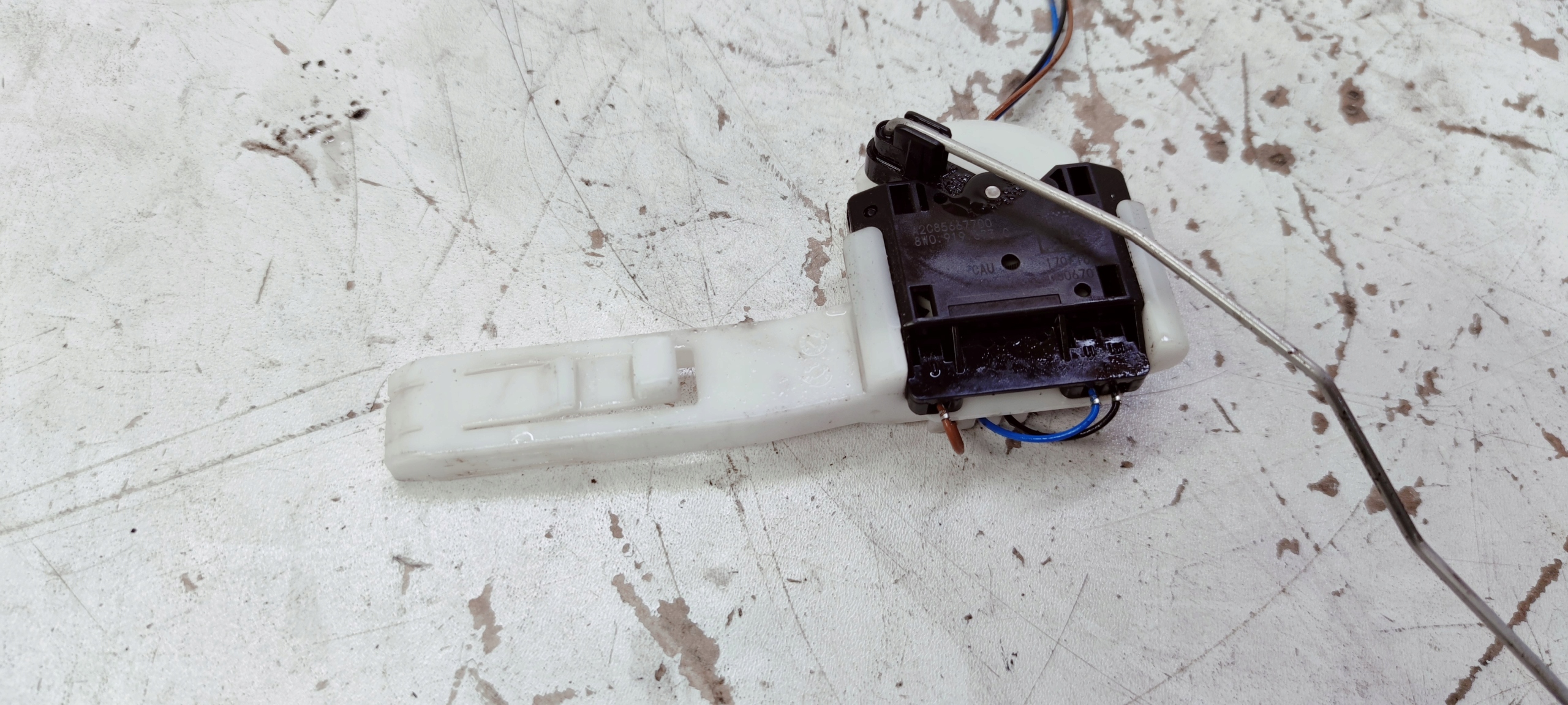 snimač razine goriva AUDI A4 B9 8W0919673C