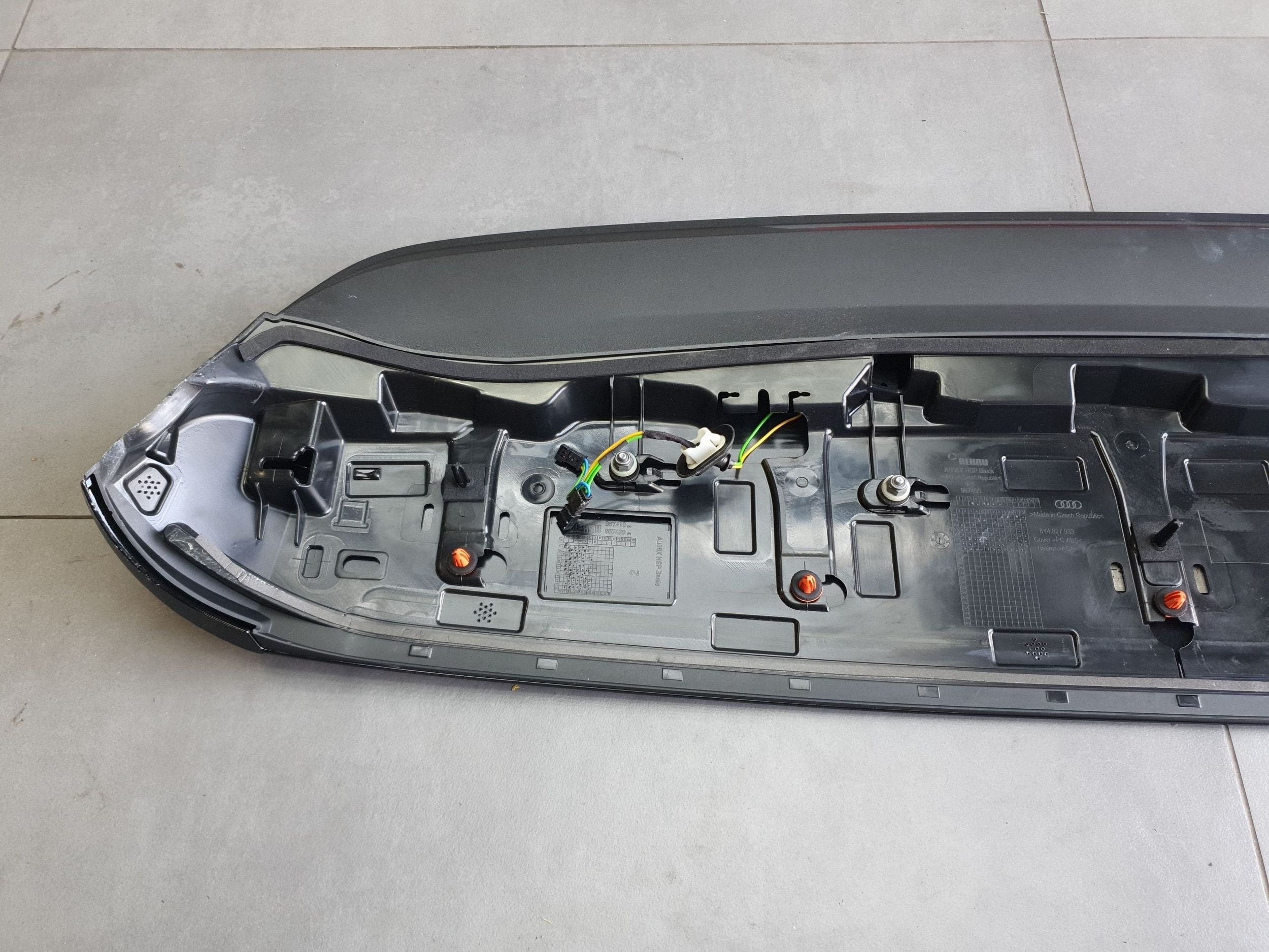 Audi A3 8Y Spoiler bonnet lotka ly9b 8Y4827933