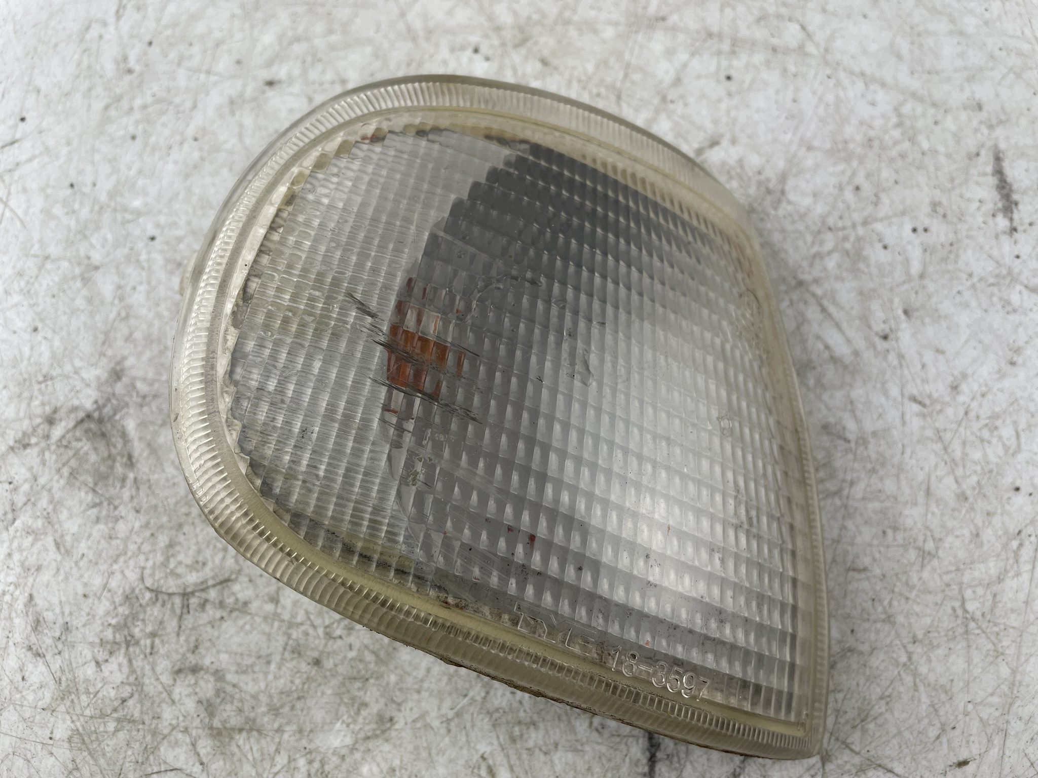 indicator front right 18-3597 Skoda Felicia bialy EU