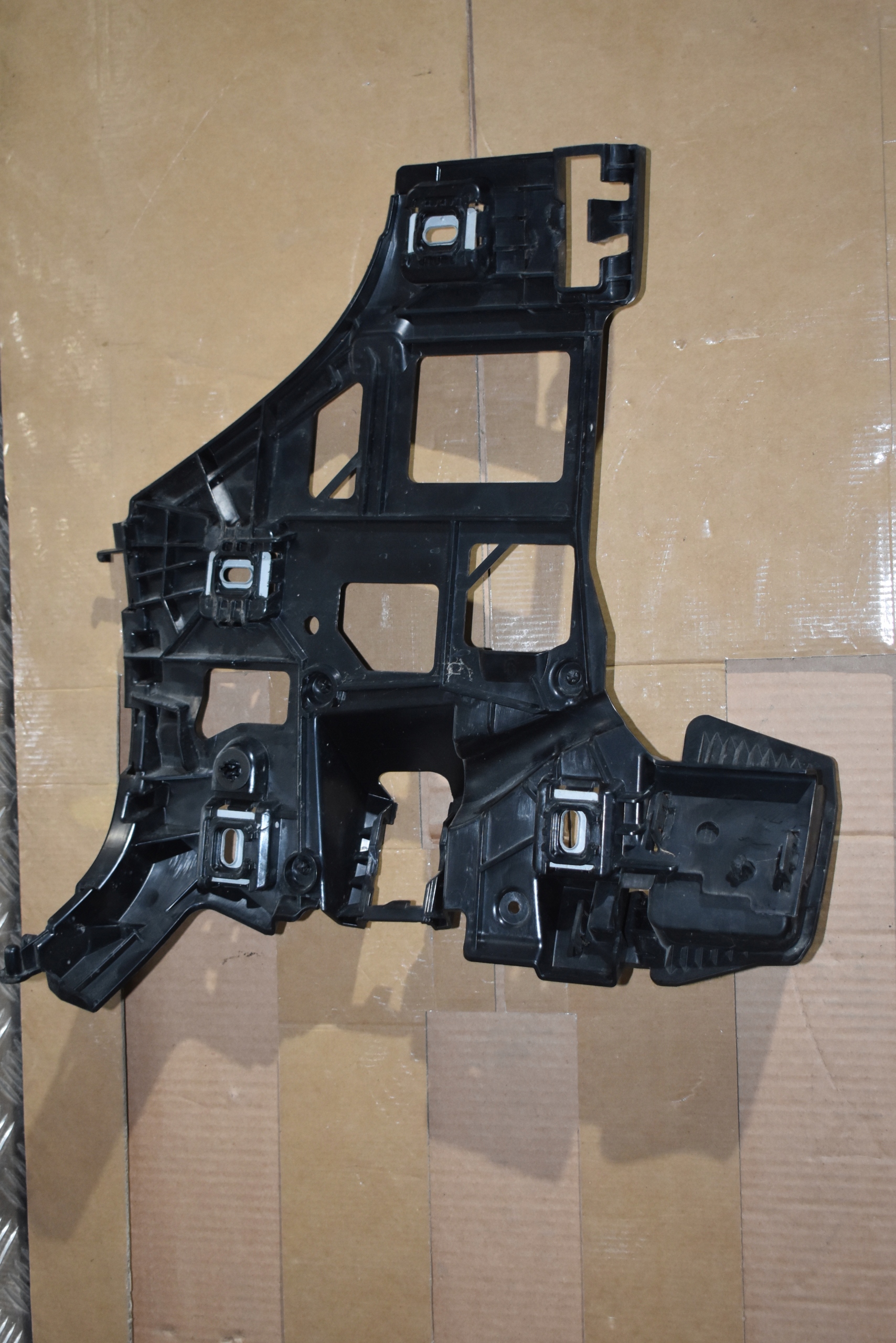 IDEALNY bumper bracket rear part rear right MERCEDES W206 1