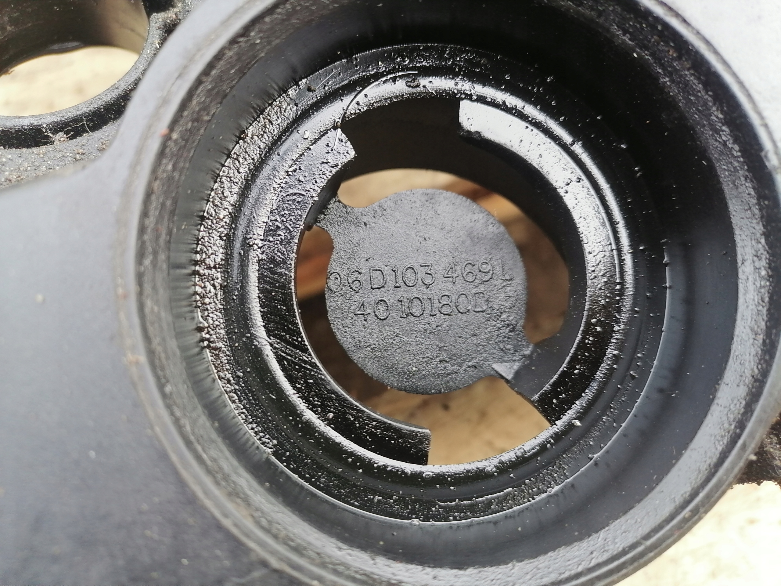 ABDECKUNG DER VENTILE 06D103469L AUDI A4 B7 2.0 TFSI
