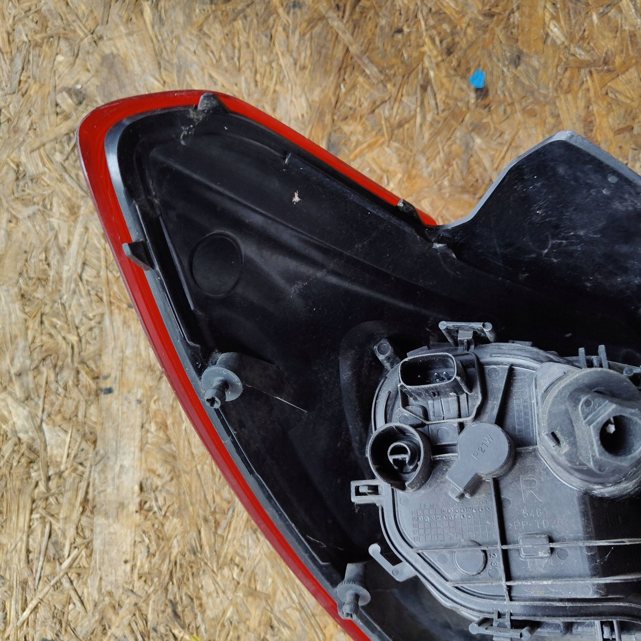 Opel Corsa E 5D light rear right 13428448