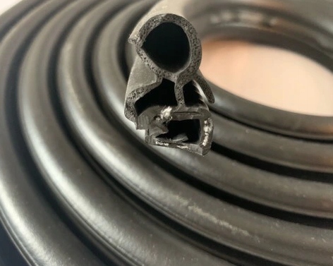 USZCZELKA DRZWI PRZEDNICH VW TRANSPORTER T4 Producent części Polcar