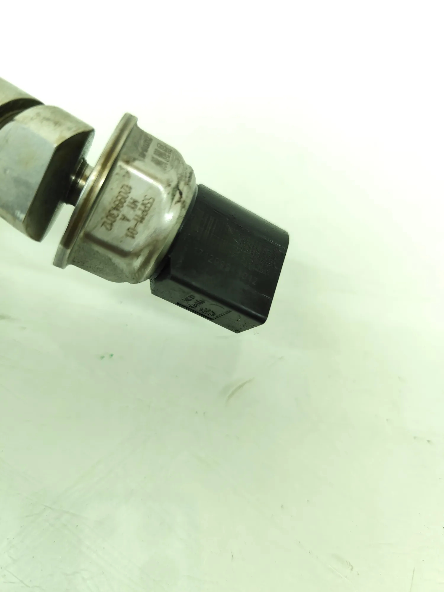 распределитель Топлива BMW 7 2011 7547599