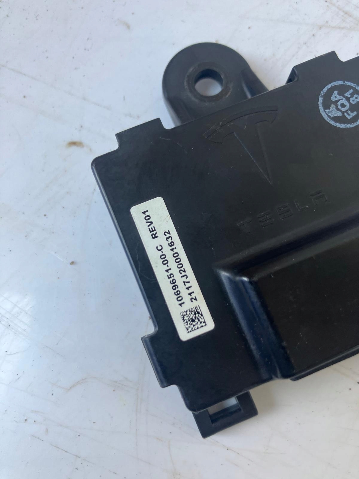 module control unit handles front rear part TESLA MODEL S 1069651-00