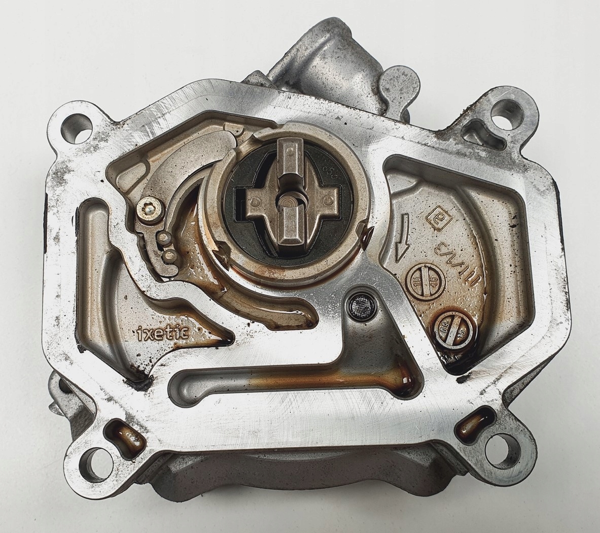 Вакуумний НАСОС VACUM MERCEDES W176 1.6 CGI A2701800901